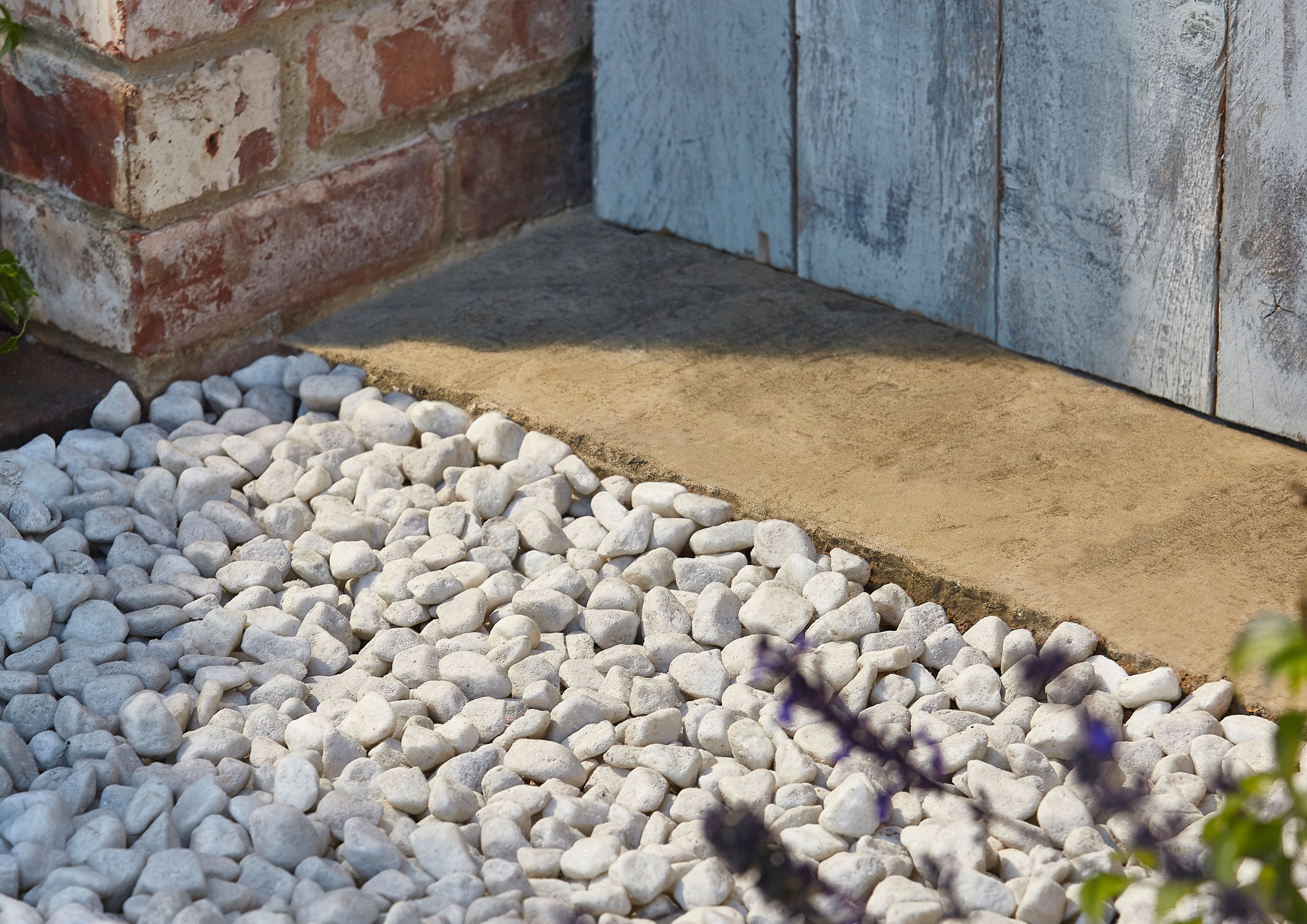 Blooma White 15-25mm Rounded pebbles