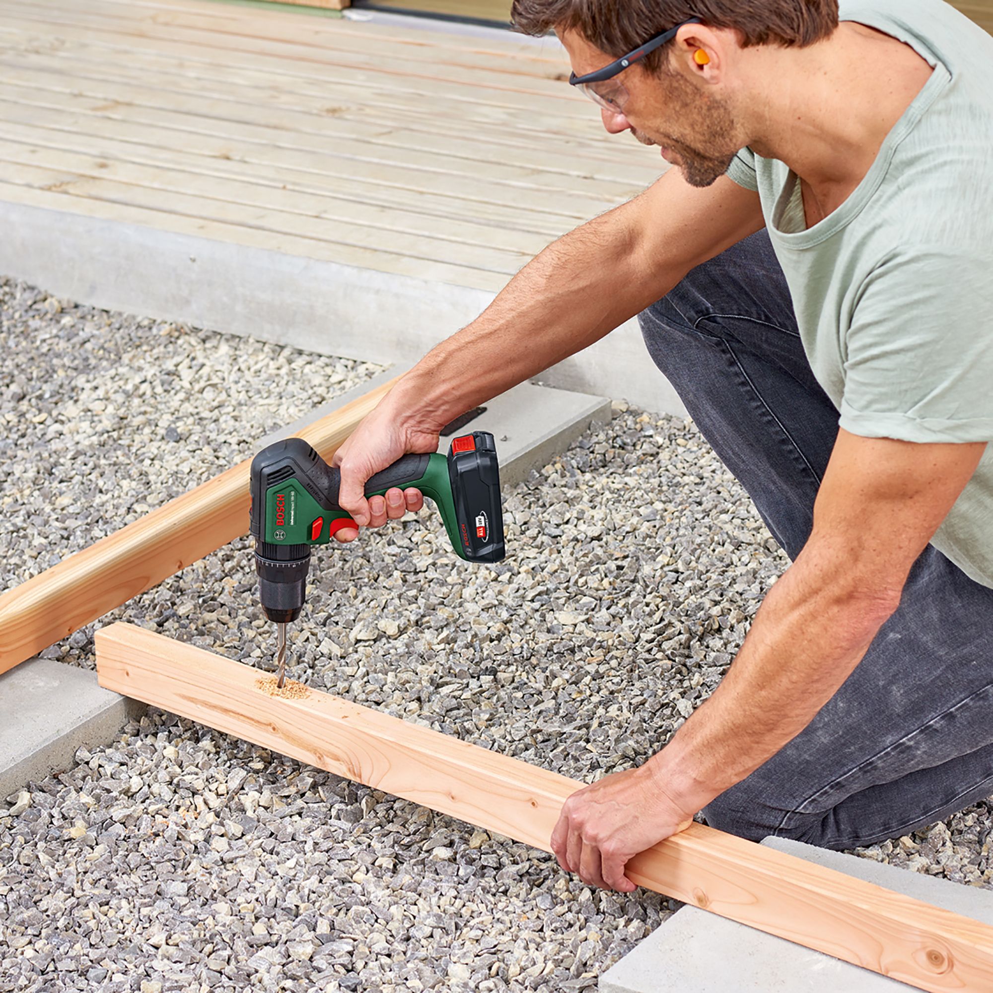 Bosch 18V 2 x 2 Li-ion Cordless Combi drill UniversalImpact 18V-60