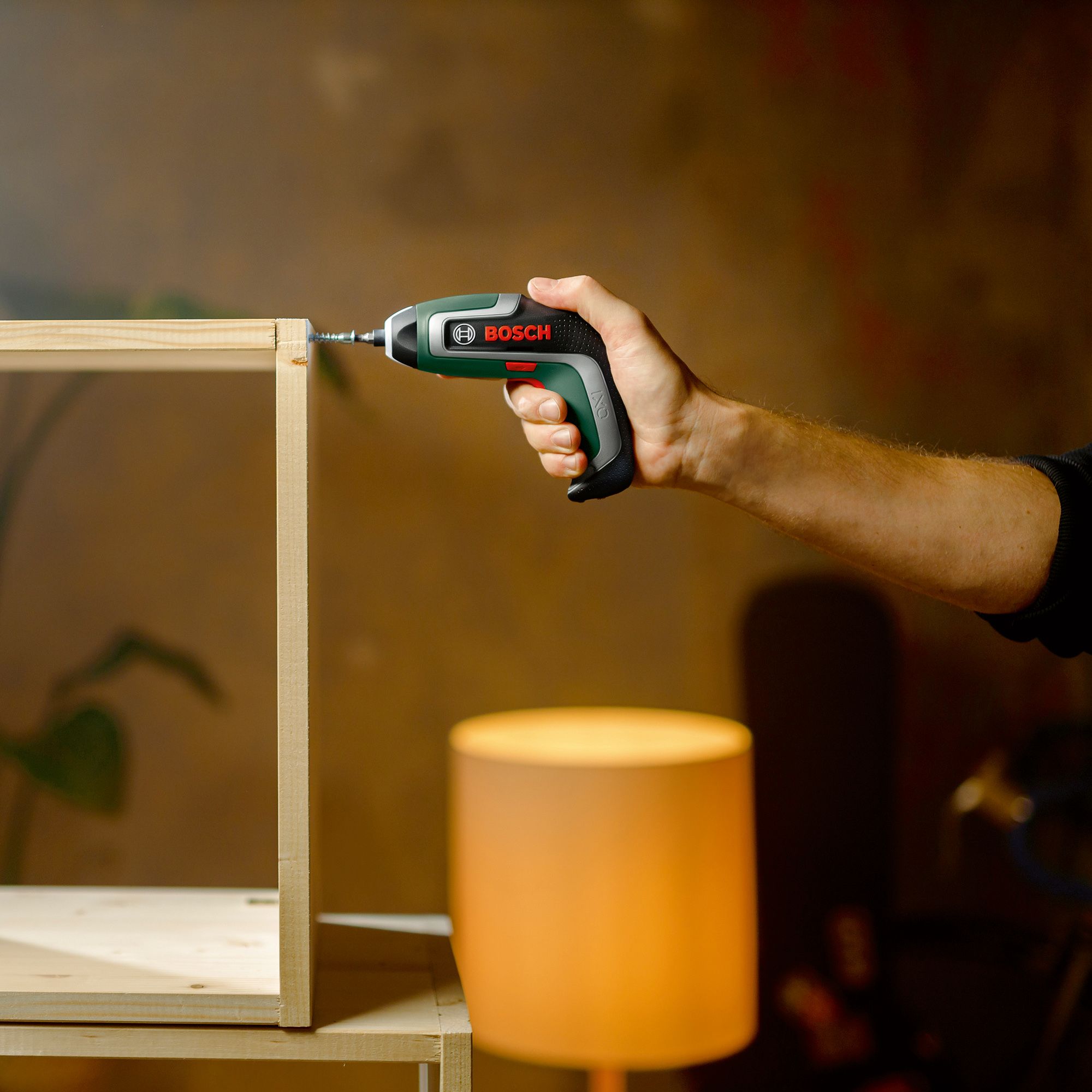 Bosch IXO 7 Cordless Screwdriver with Cockscrew attachment – Bosch