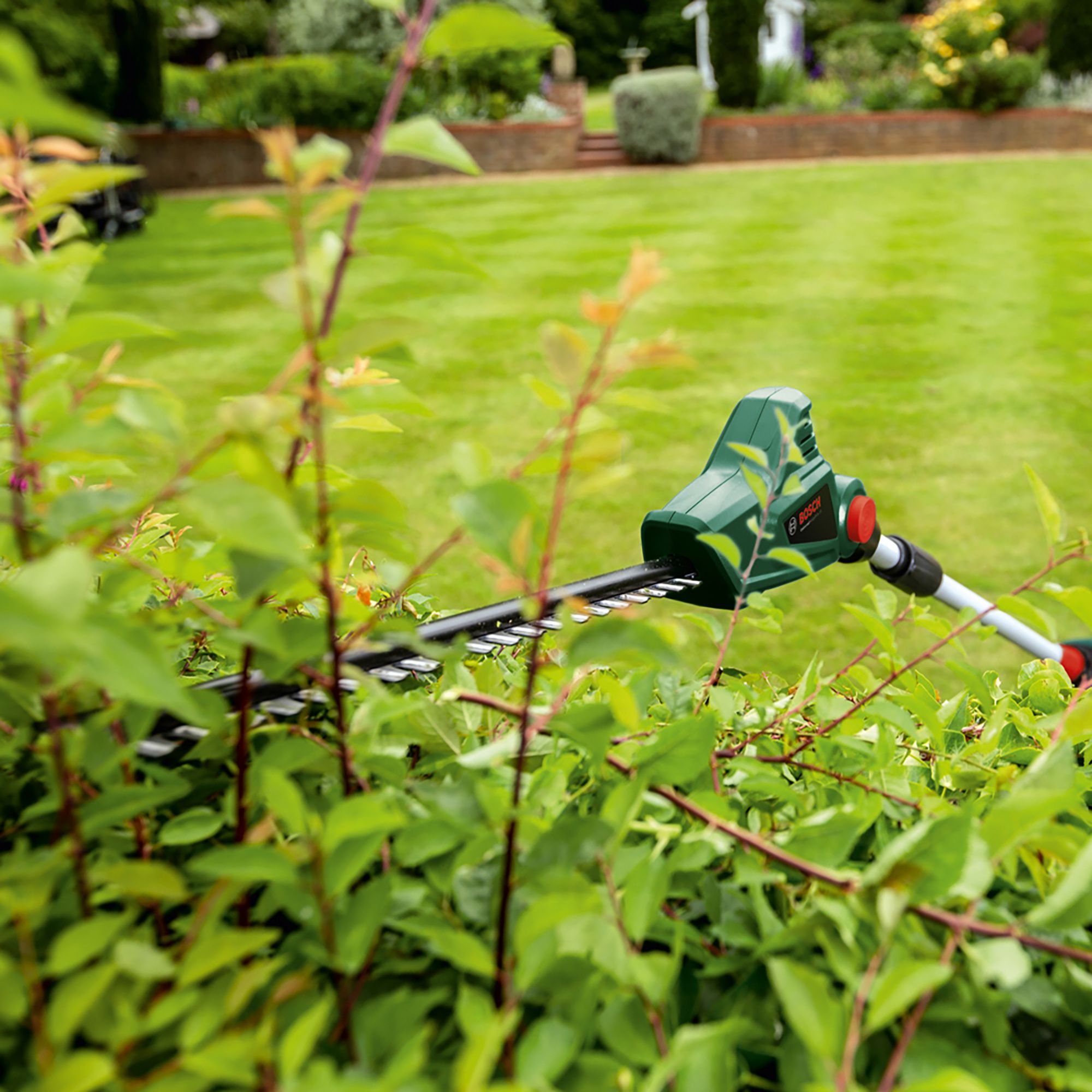 Bosch Power for all 18V 450mm UniversalHedgePole 18 Cordless Hedge trimmer