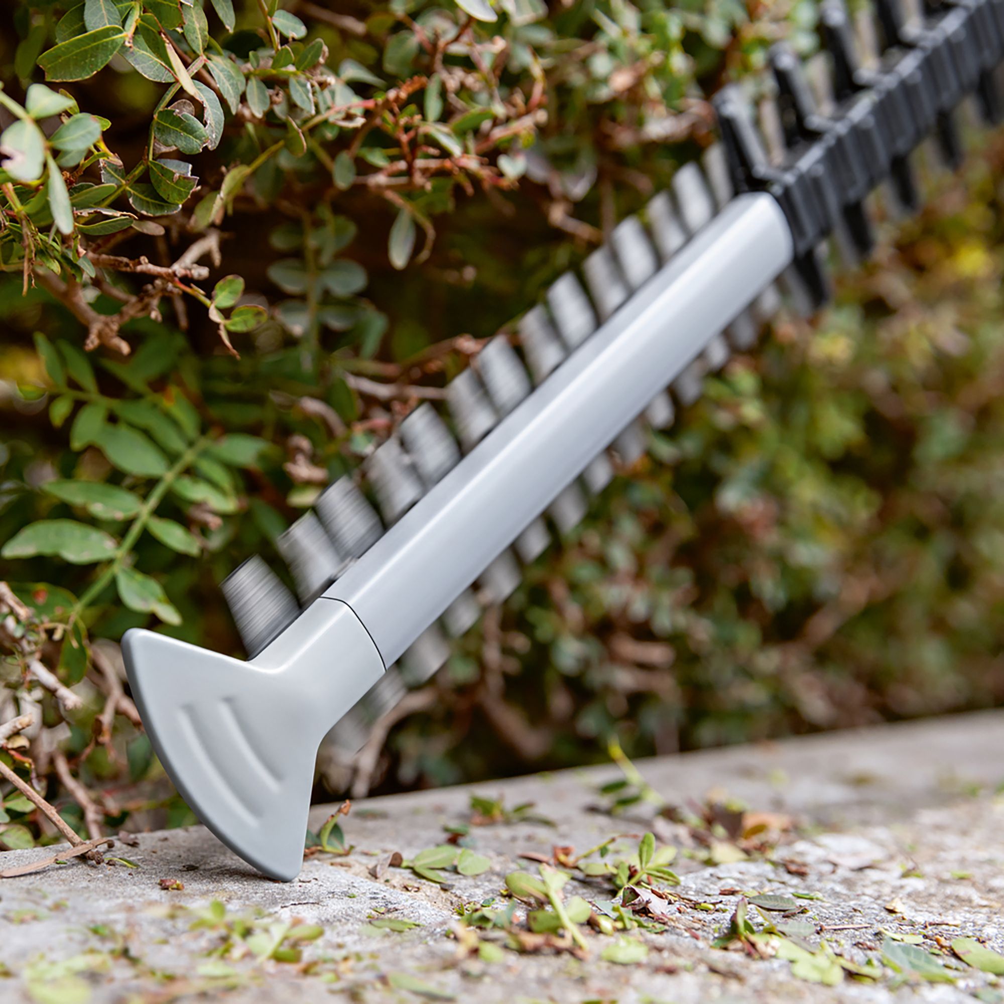 Bosch Professional 18V GHE 18V-60 Cordless 600mm Hedge trimmer - BARE