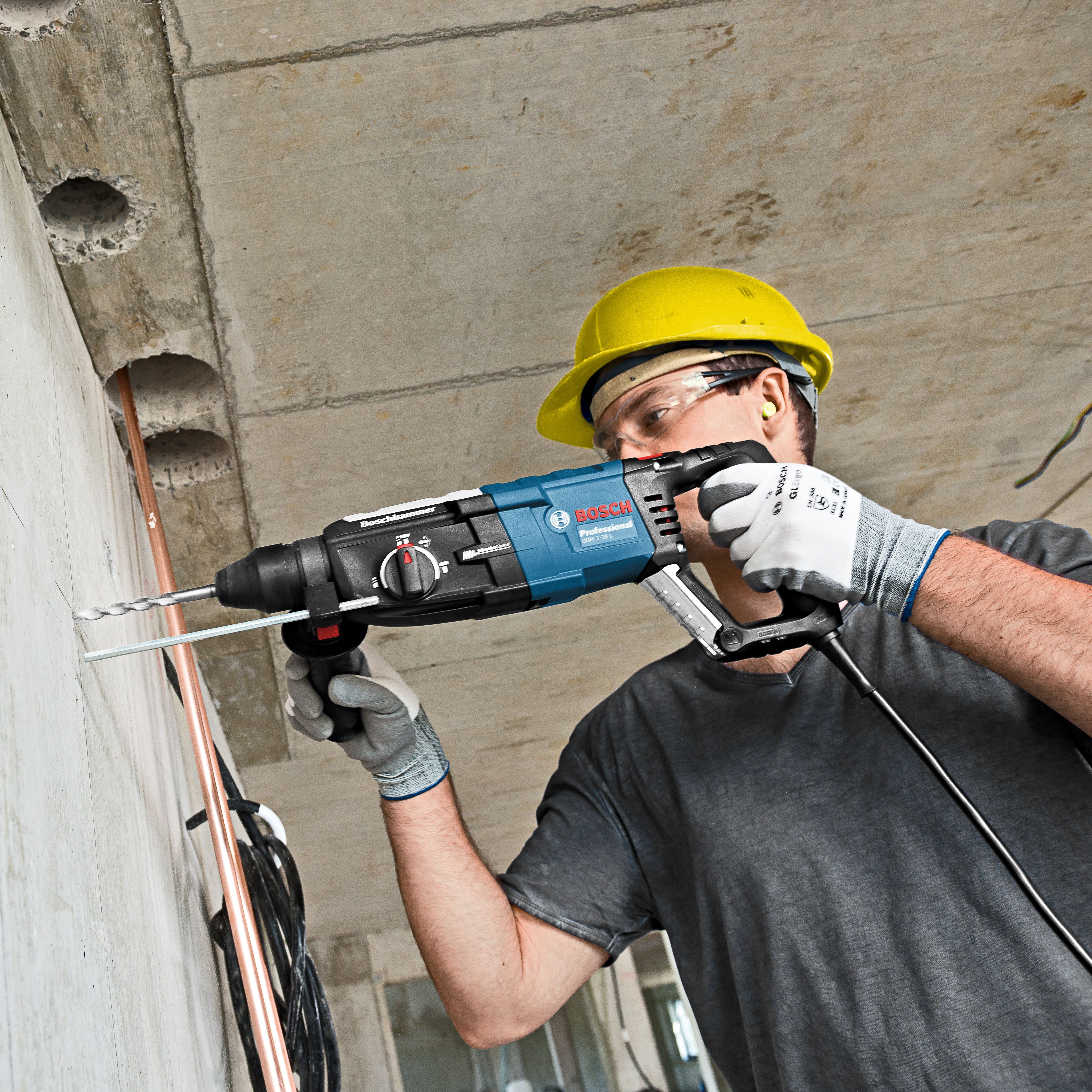 Bosch Professional 240V 880W Corded SDS+ drill GBH 2-28