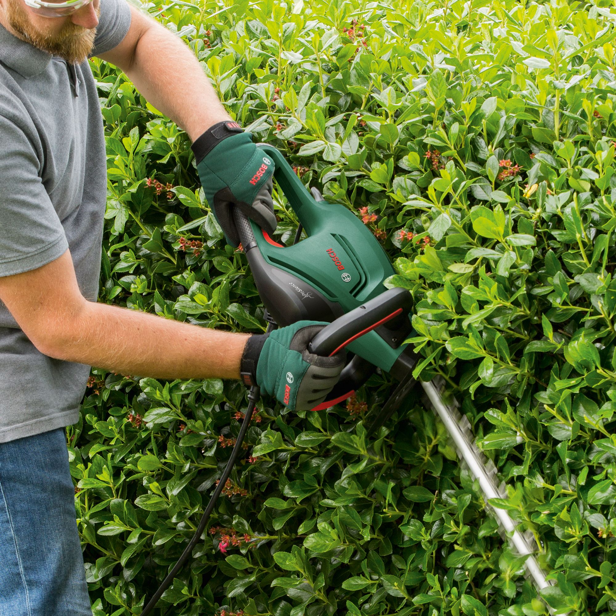 Bosch UniversalHedgeCut 60 480W 116cm Corded Hedge trimmer