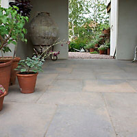 Bradstone Aged riven York brown Reconstituted stone Paving set, 9.72m² (L)3150mm (W)1800mm