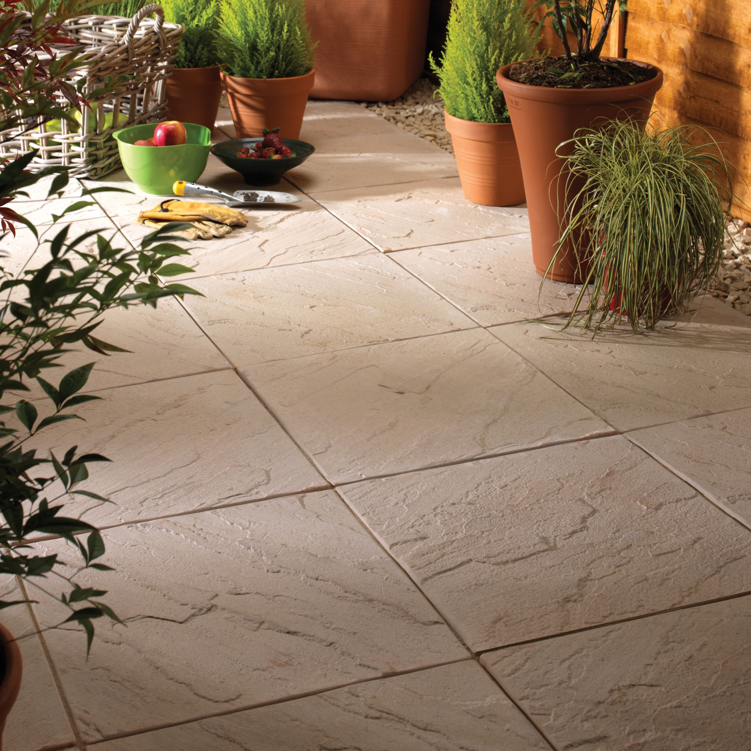 Bradstone Derbyshire Moorland cream Reconstituted stone Paving slab, 0.2m² (L)450mm (W)450mm