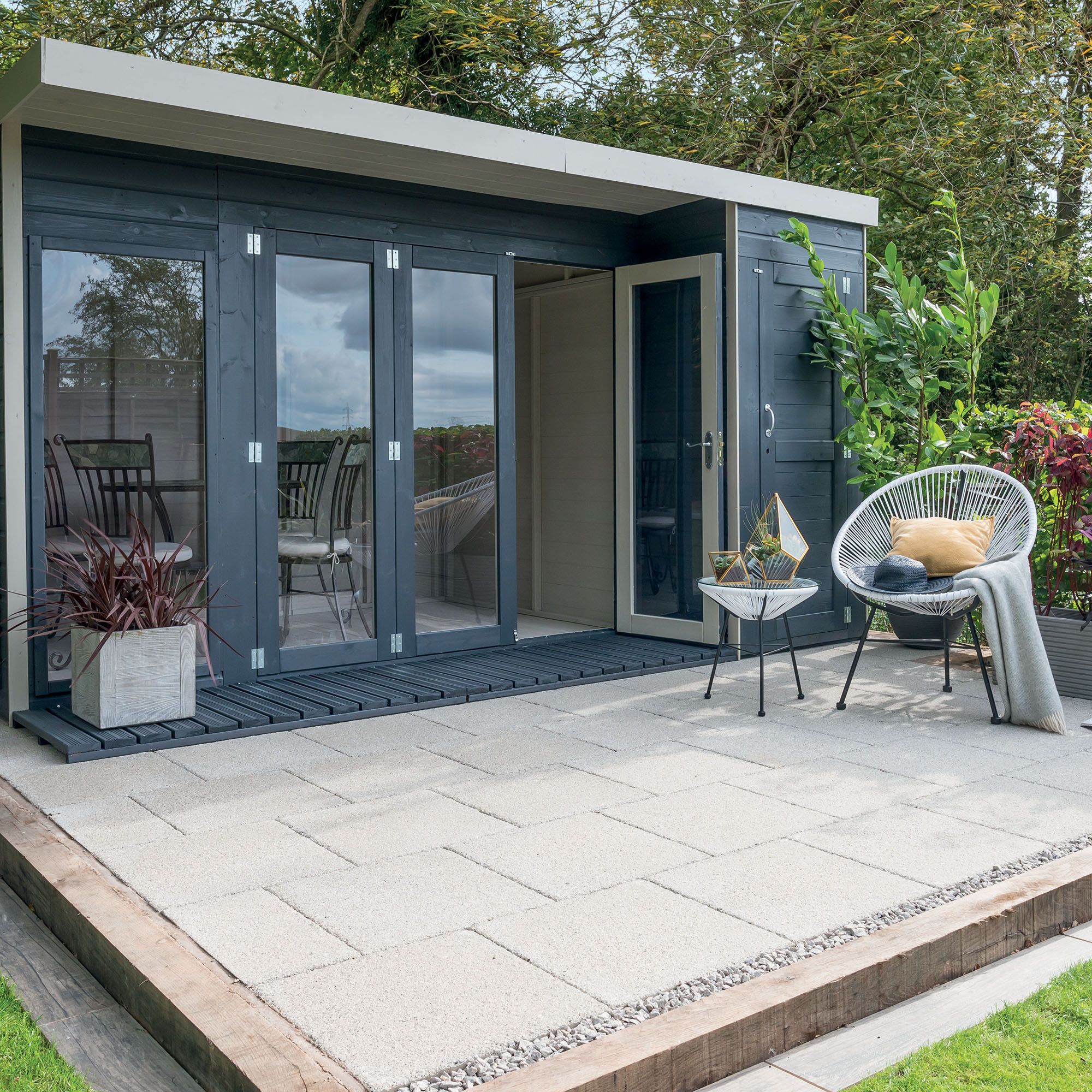 Bradstone Mahina Light Grey Concrete Paving slab, 7.2m² (L)600mm (W)600mm Pack of 20