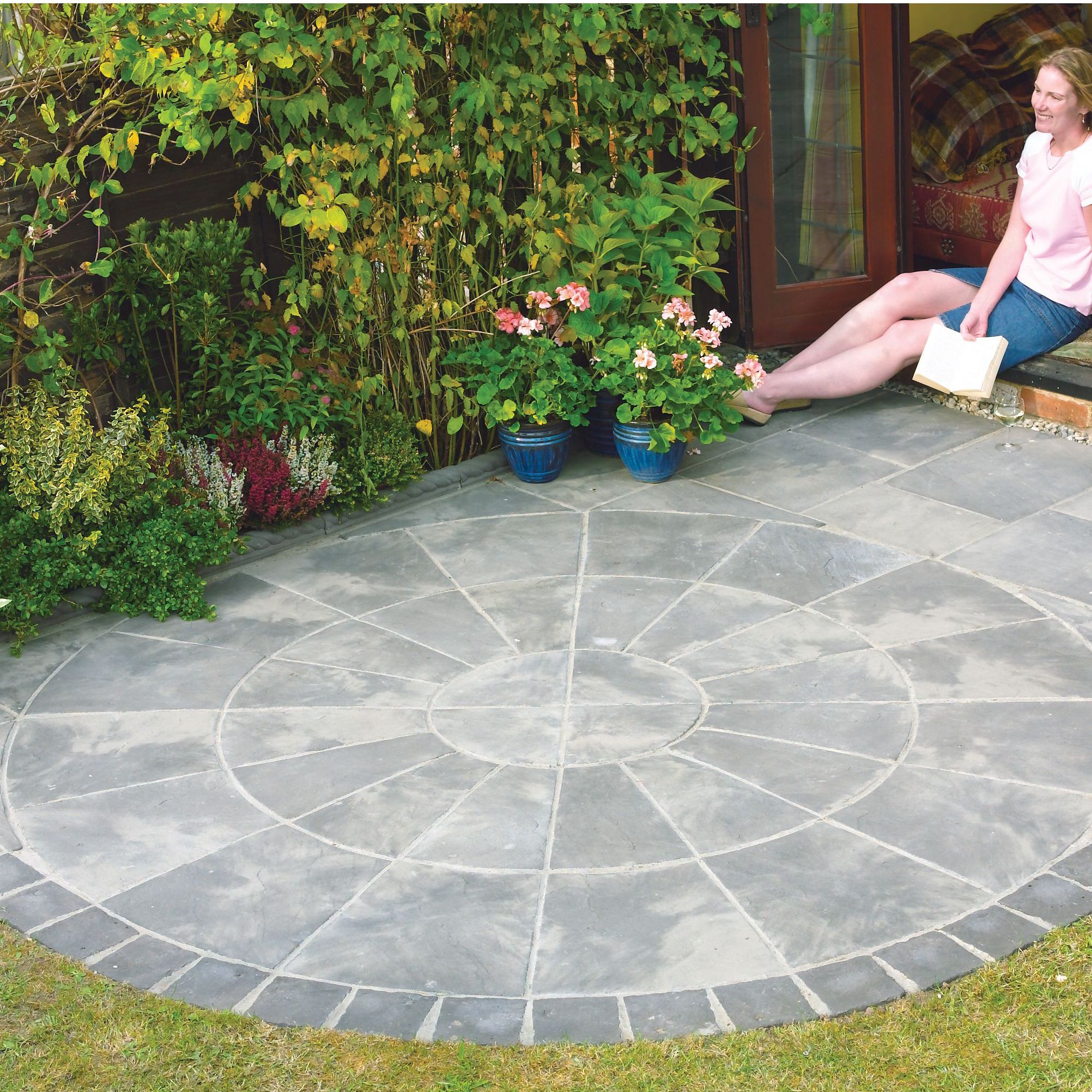Bradstone Old riven Autumn silver Reconstituted stone Paving set, 4.52m² Pack of 34