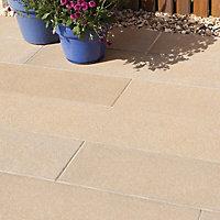 Bradstone Stonemaster Reconstituted stone Paving slab, 5.12m² (L)800mm (W)200mm Pack of 32