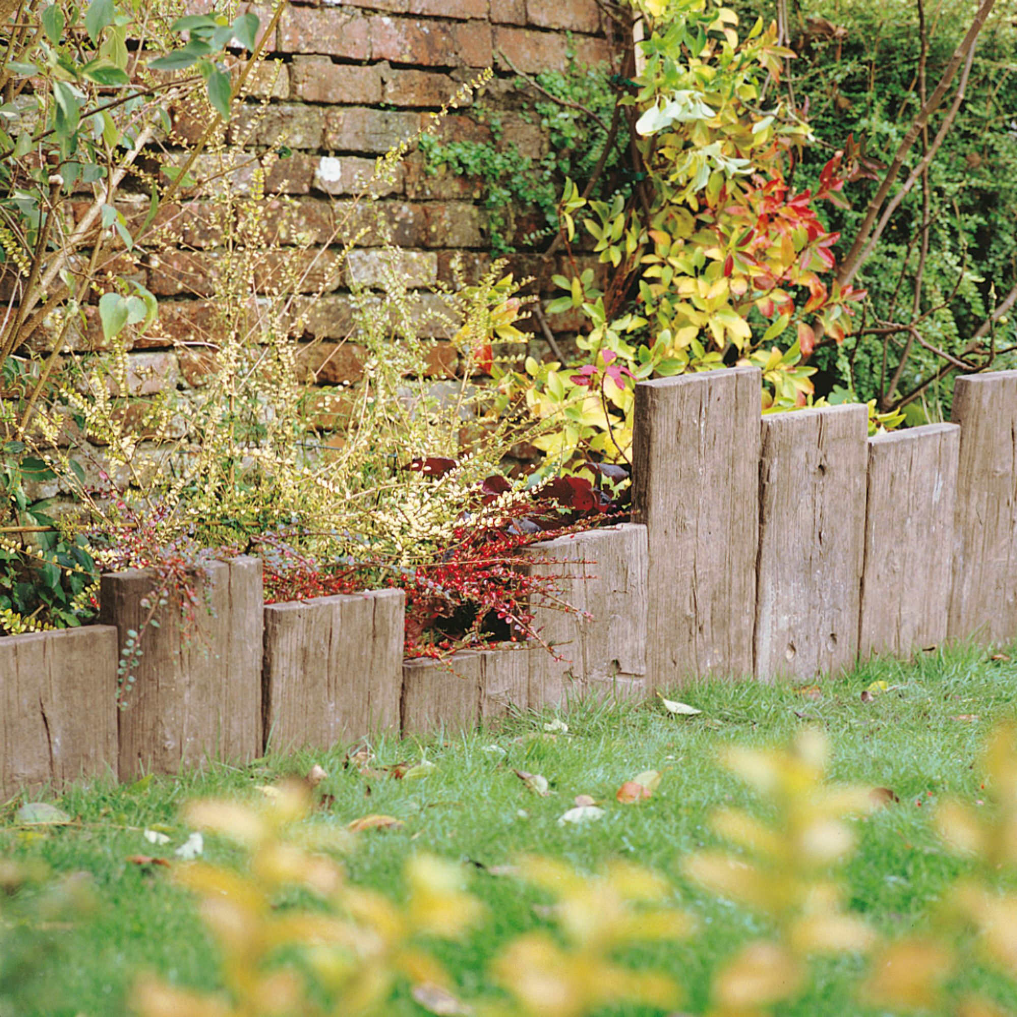 Bradstone Stonewood Traditional Single sided Antique brown Paving edging (H)250mm (W)250mm (T)40mm