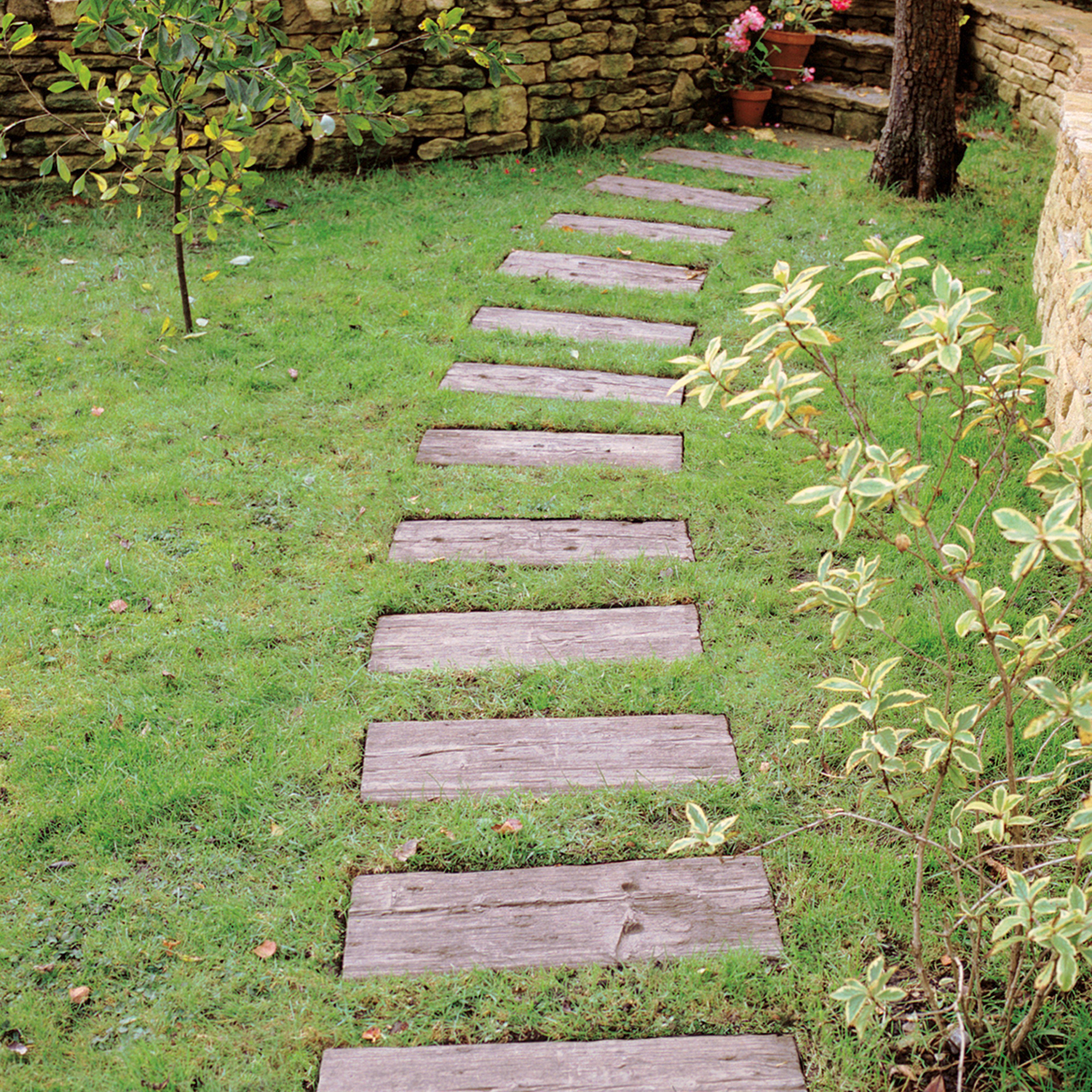Bradstone Stonewood Traditional Single sided Antique brown Paving edging (H)250mm (W)250mm (T)40mm