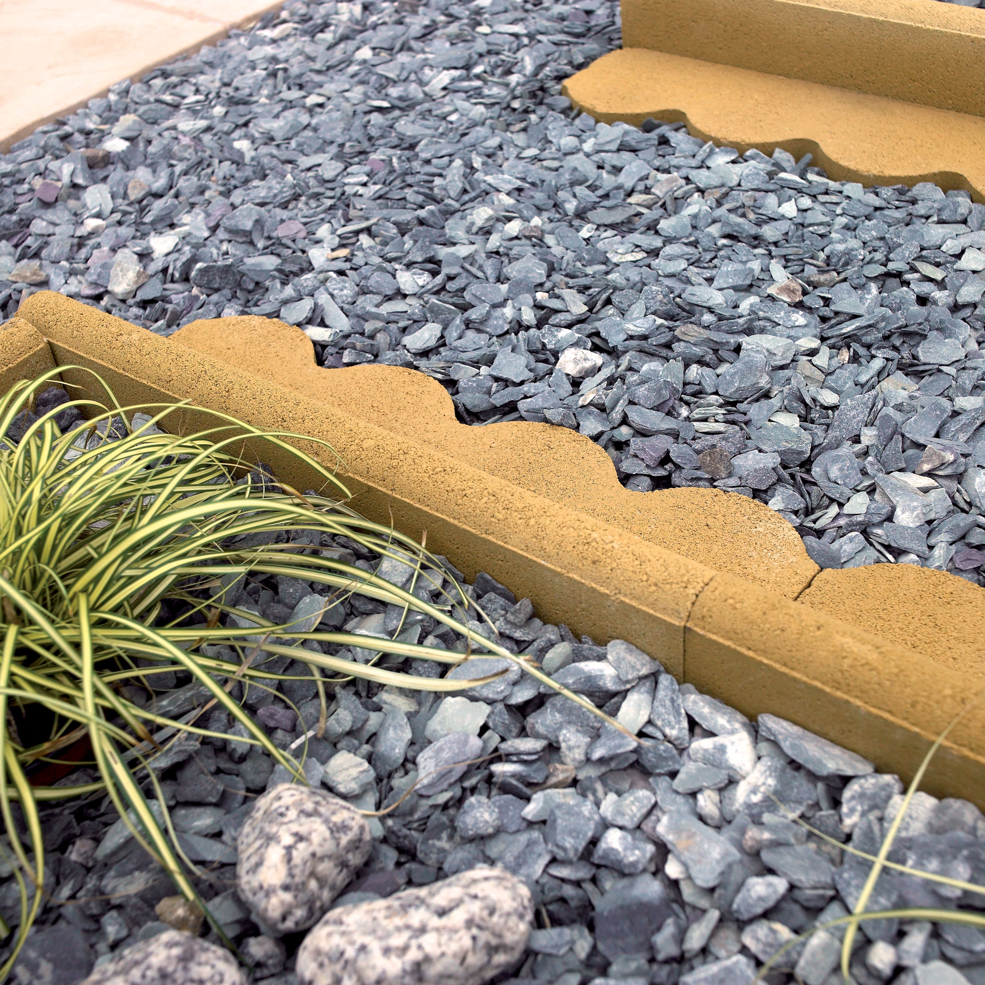 Bradstone Traditional Scalloped Buff Paving edging (H)150mm (T)50mm