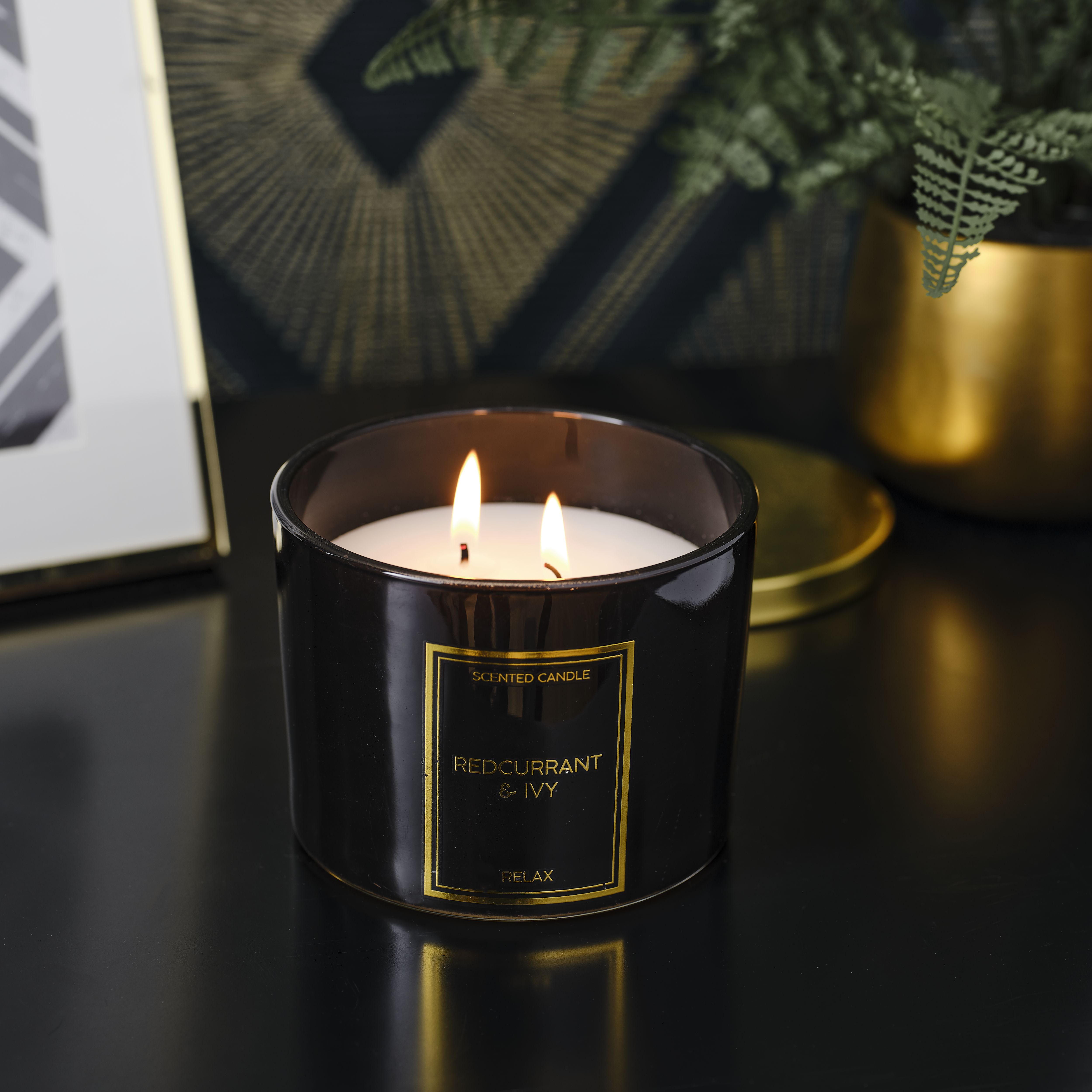 Candlelight Black & gold Redcurrant & Ivy Scented candle 0.64g, Large