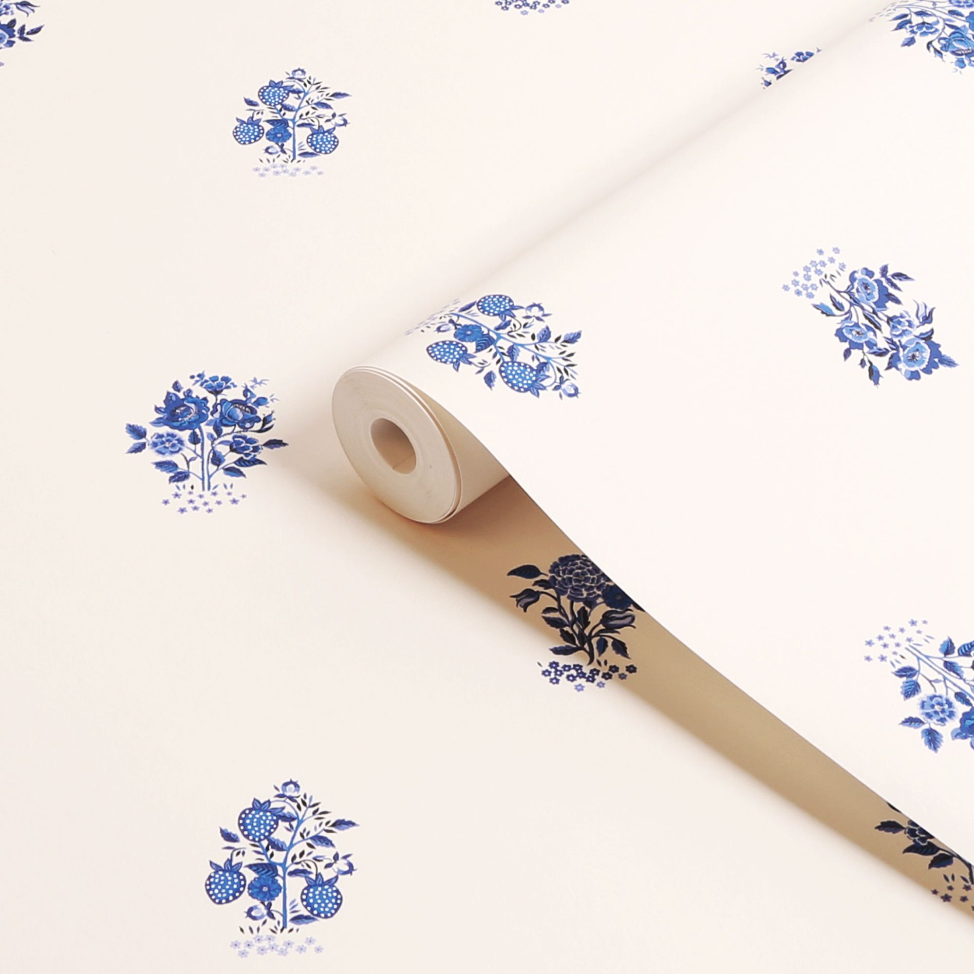 Cath Kidston Cream & Blue Kingdom Posey Smooth Wallpaper