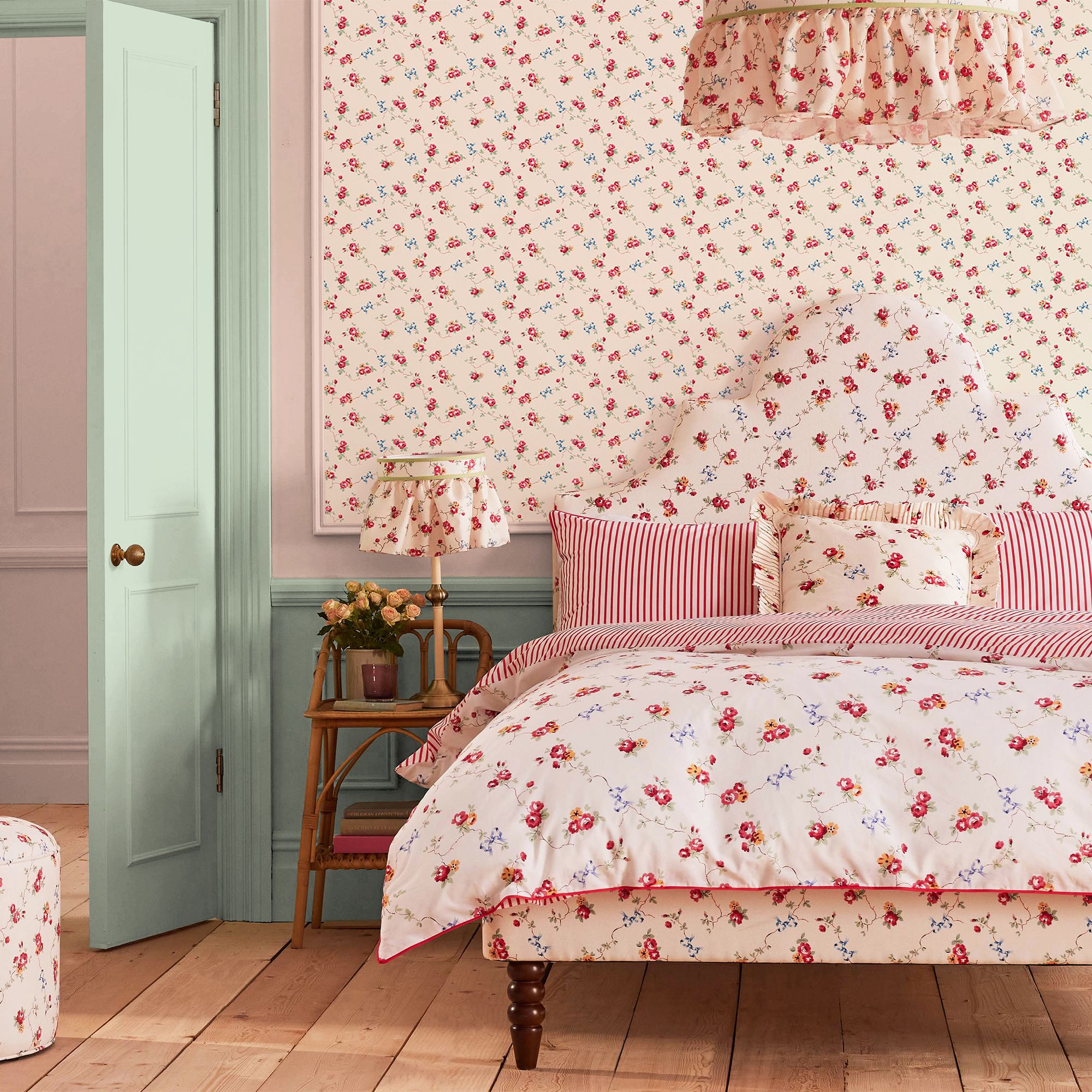 Cath Kidston Cream Rose & Bows Smooth Wallpaper