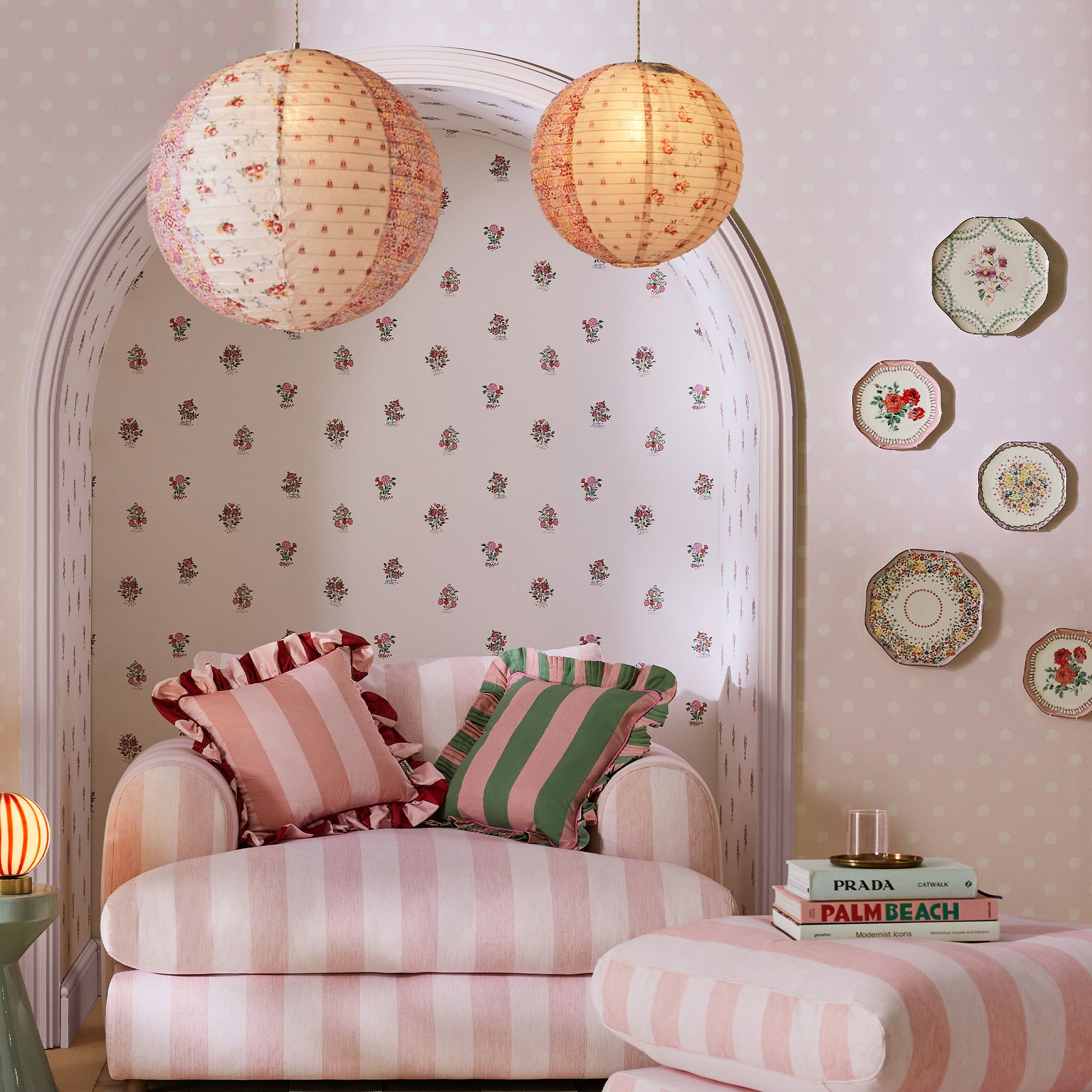 Cath Kidston Cream & Rose Kingdom Posey Smooth Wallpaper