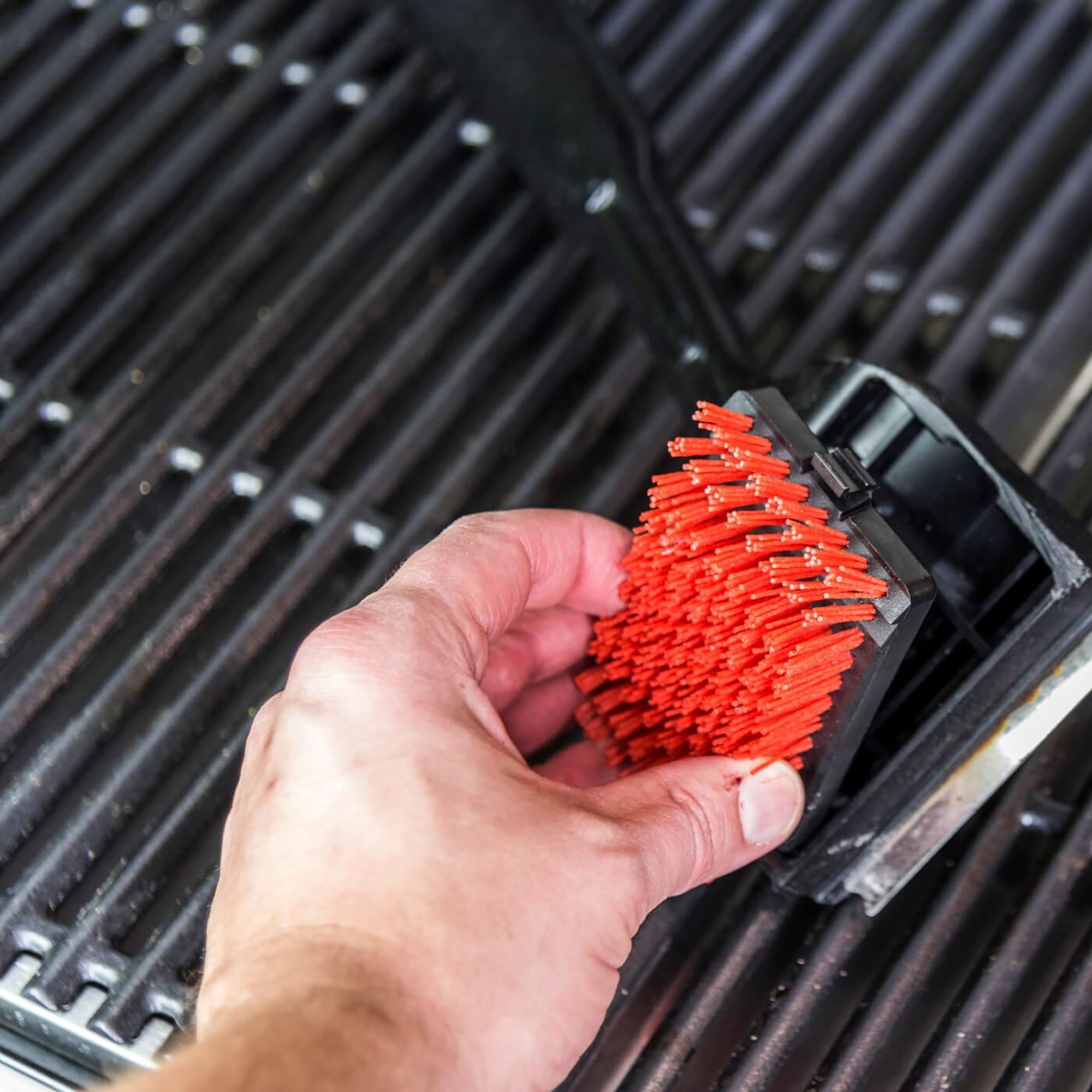 Char-Broil Cool Clean Premium Black & red Grill cleaning brush head