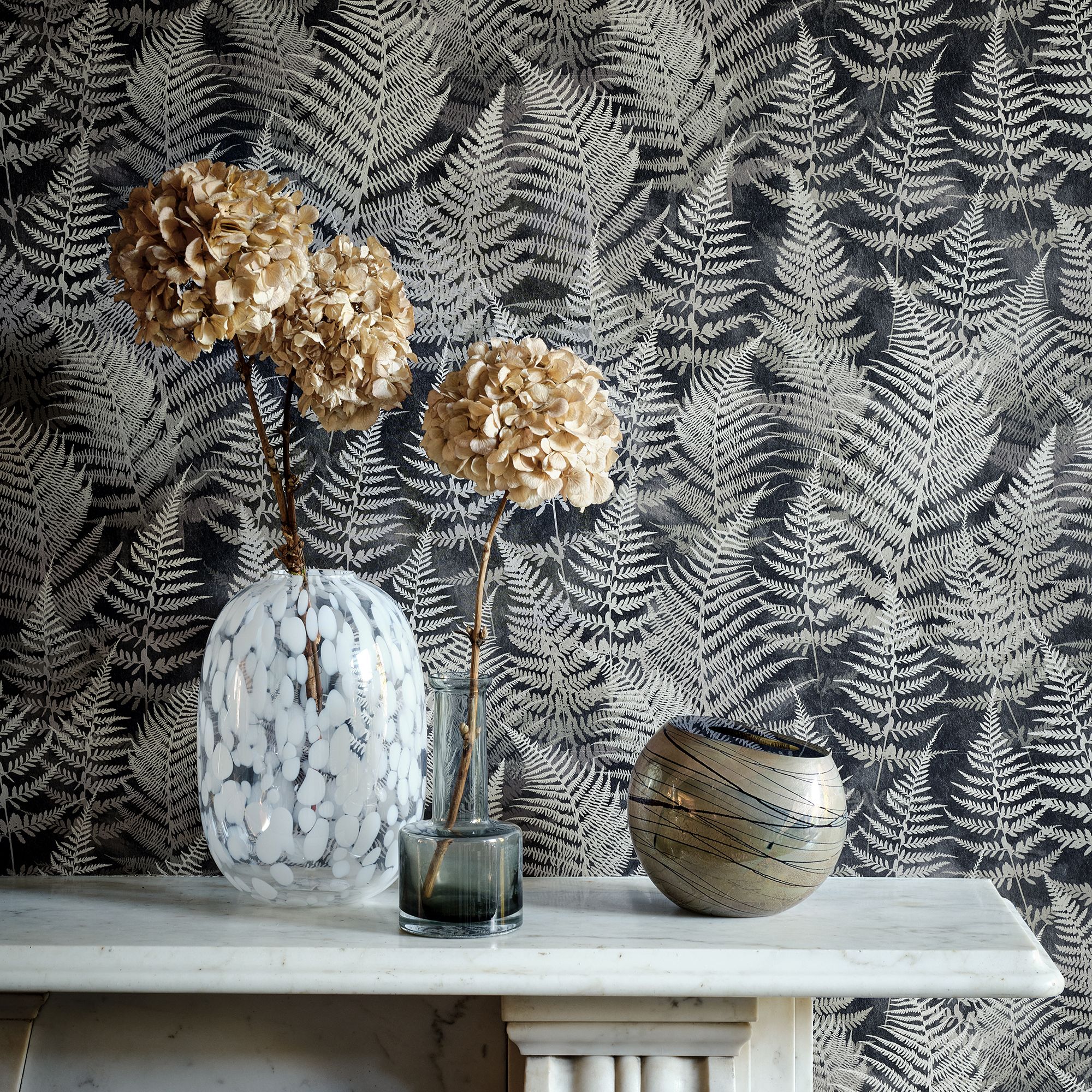 Clarissa Hulse Woodland Fern Charcoal Smooth Wallpaper