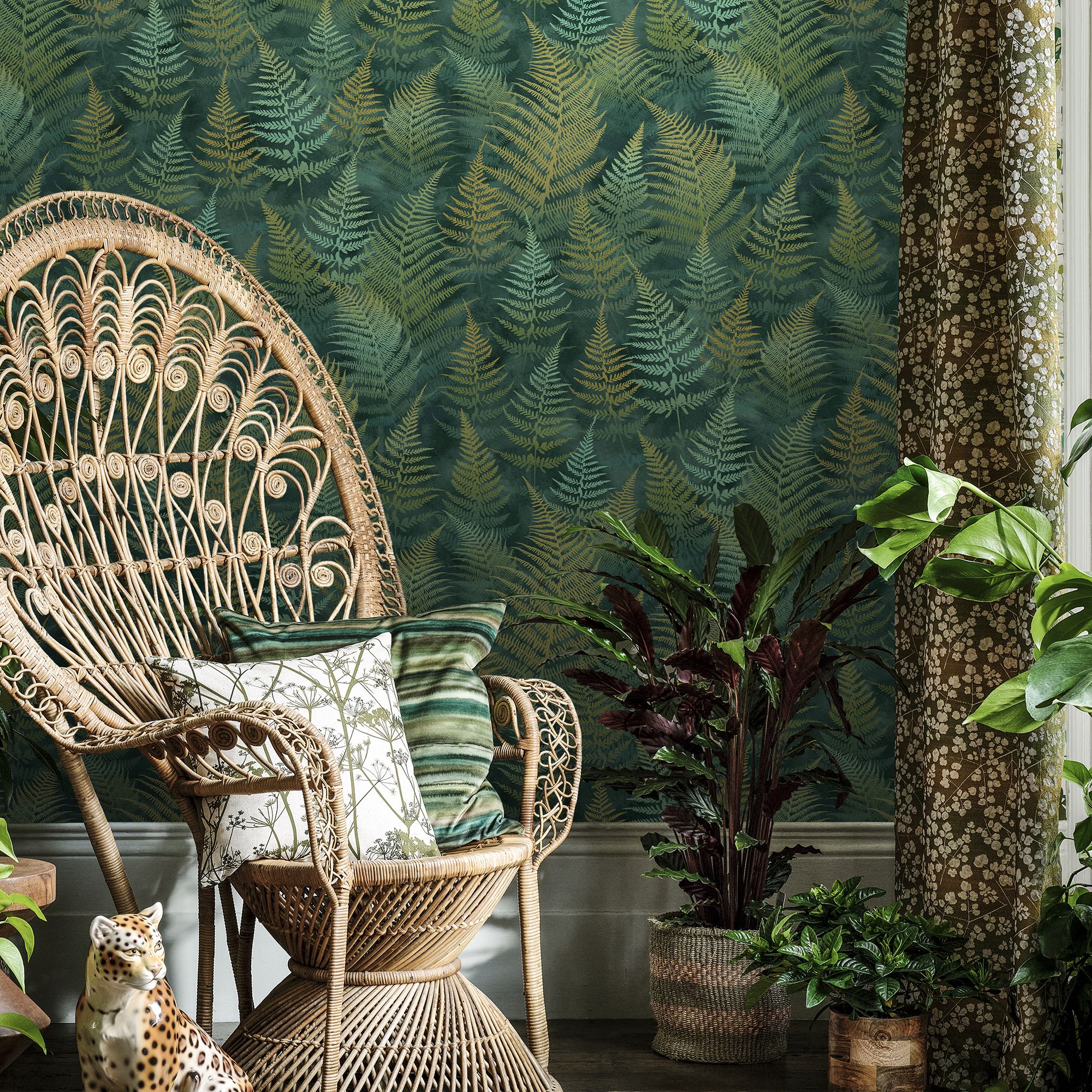 Clarissa Hulse Woodland Fern Emerald Smooth Wallpaper