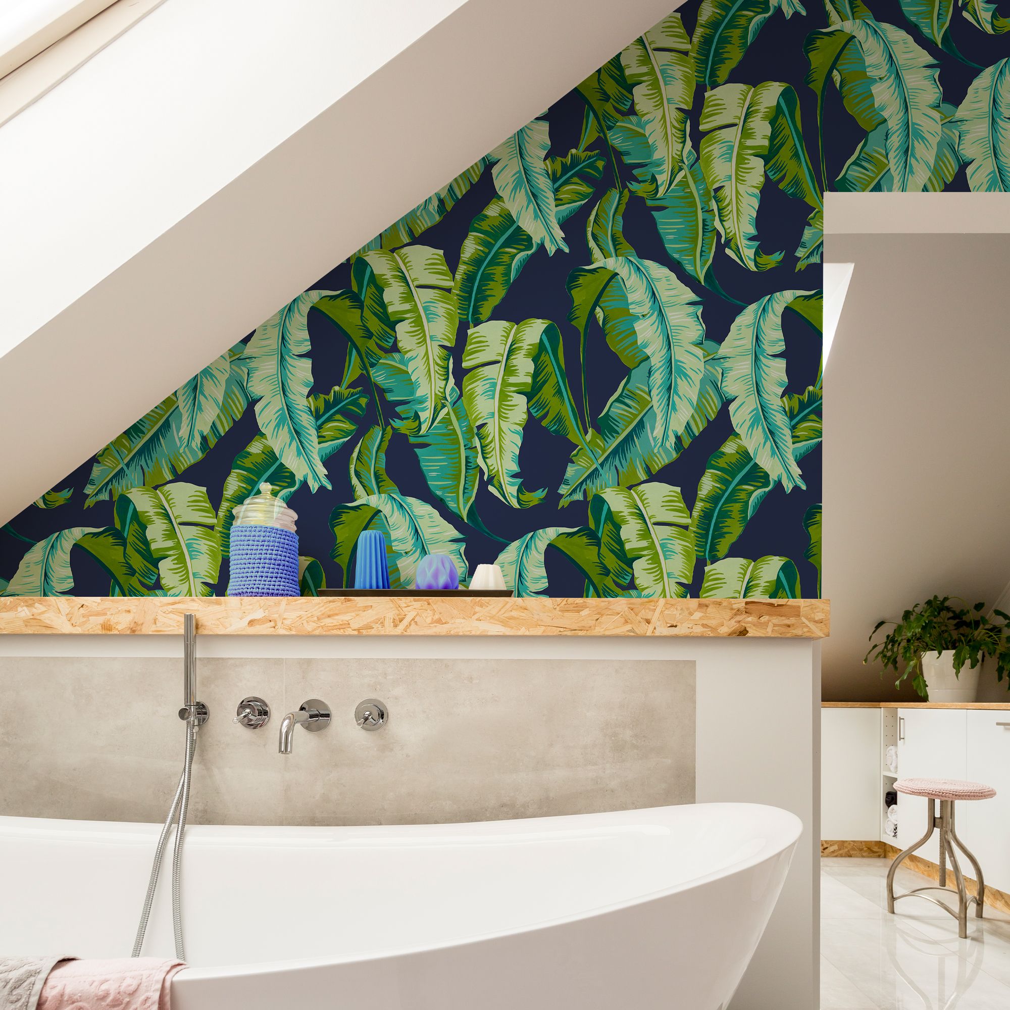 Contour Navy Palm leaves Smooth Wallpaper