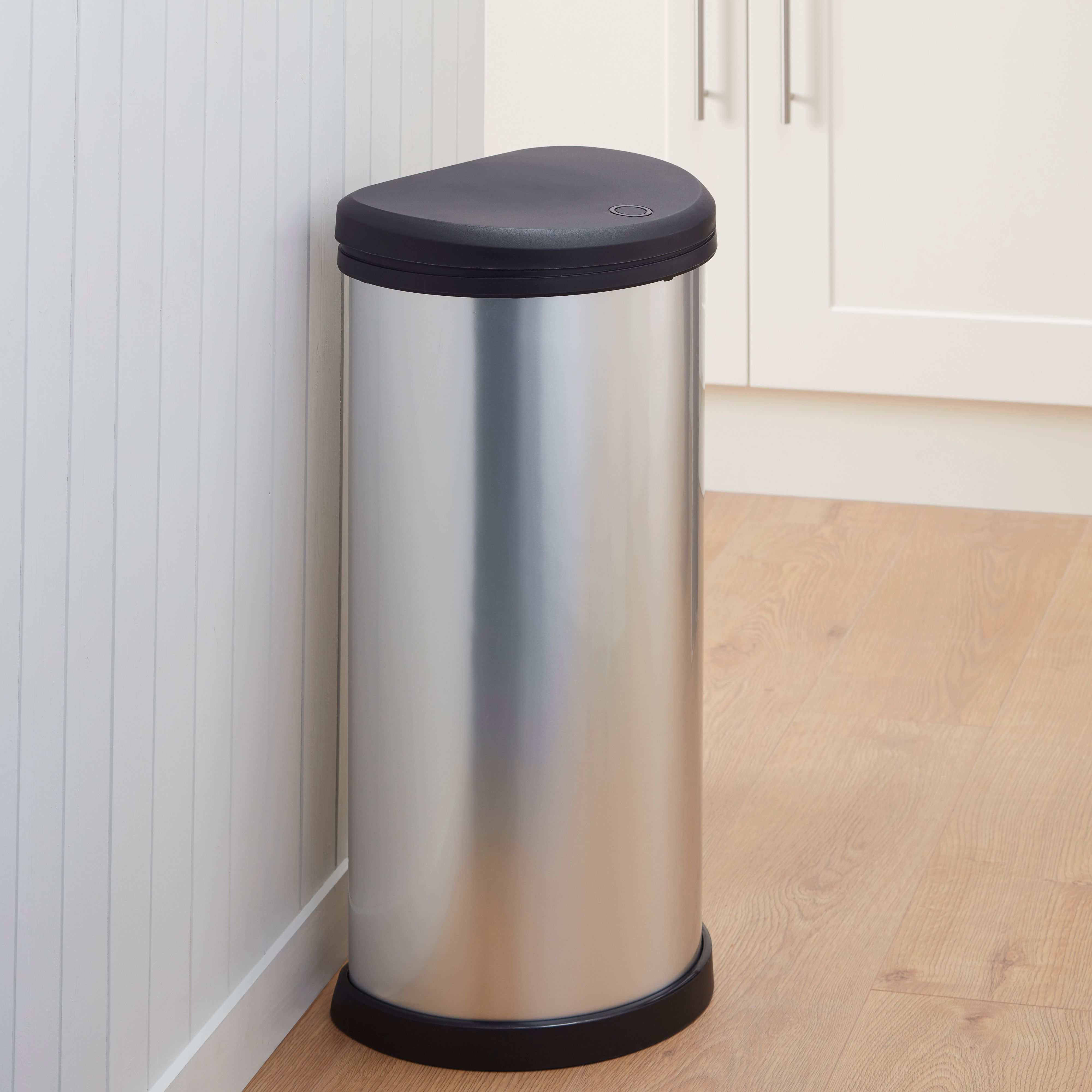 Cooke & Lewis Amphora Plastic Touch Bin - 40L