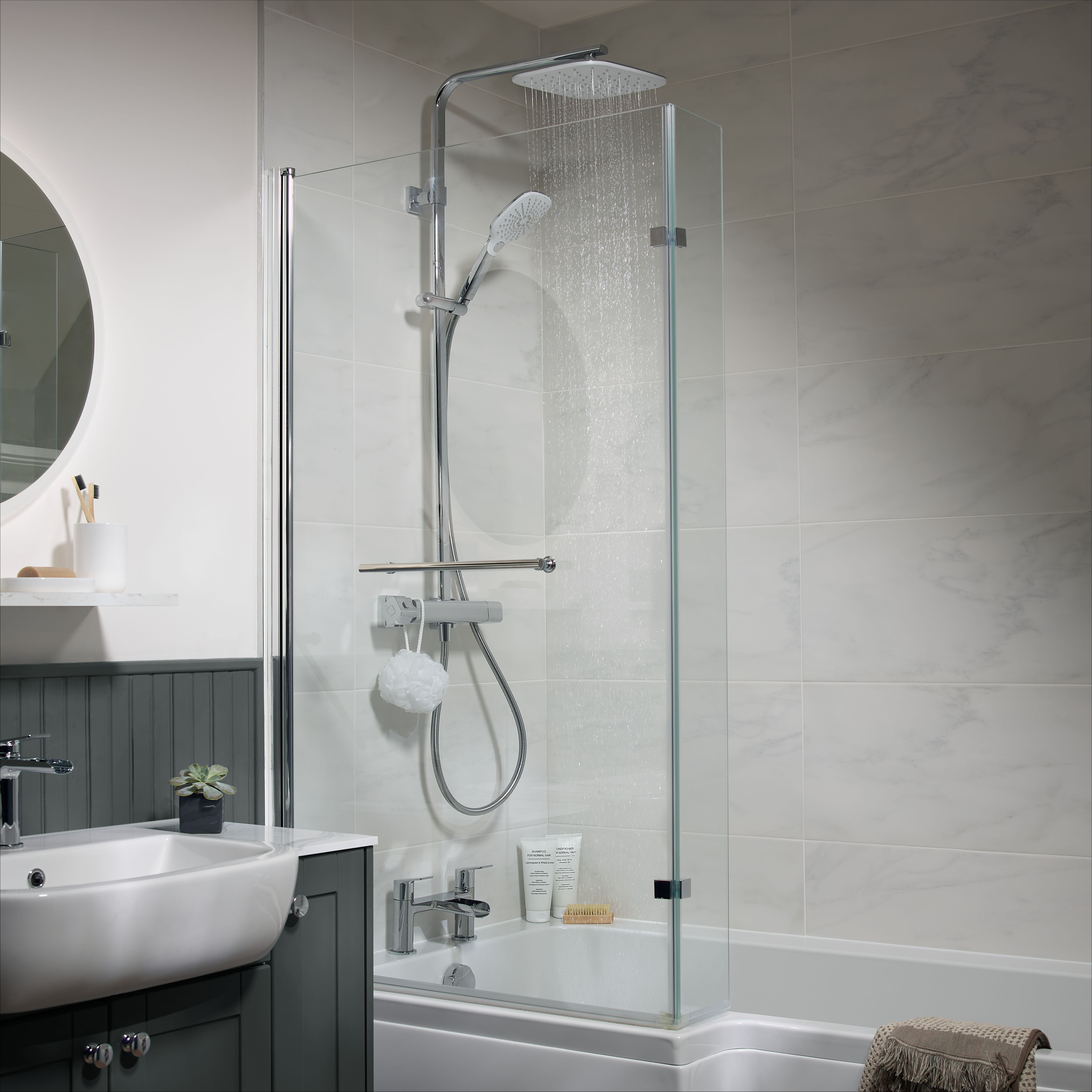 Cooke & Lewis Solarna L-shaped Shower Bath, panel & screen set, (L)1700mm (W)850mm