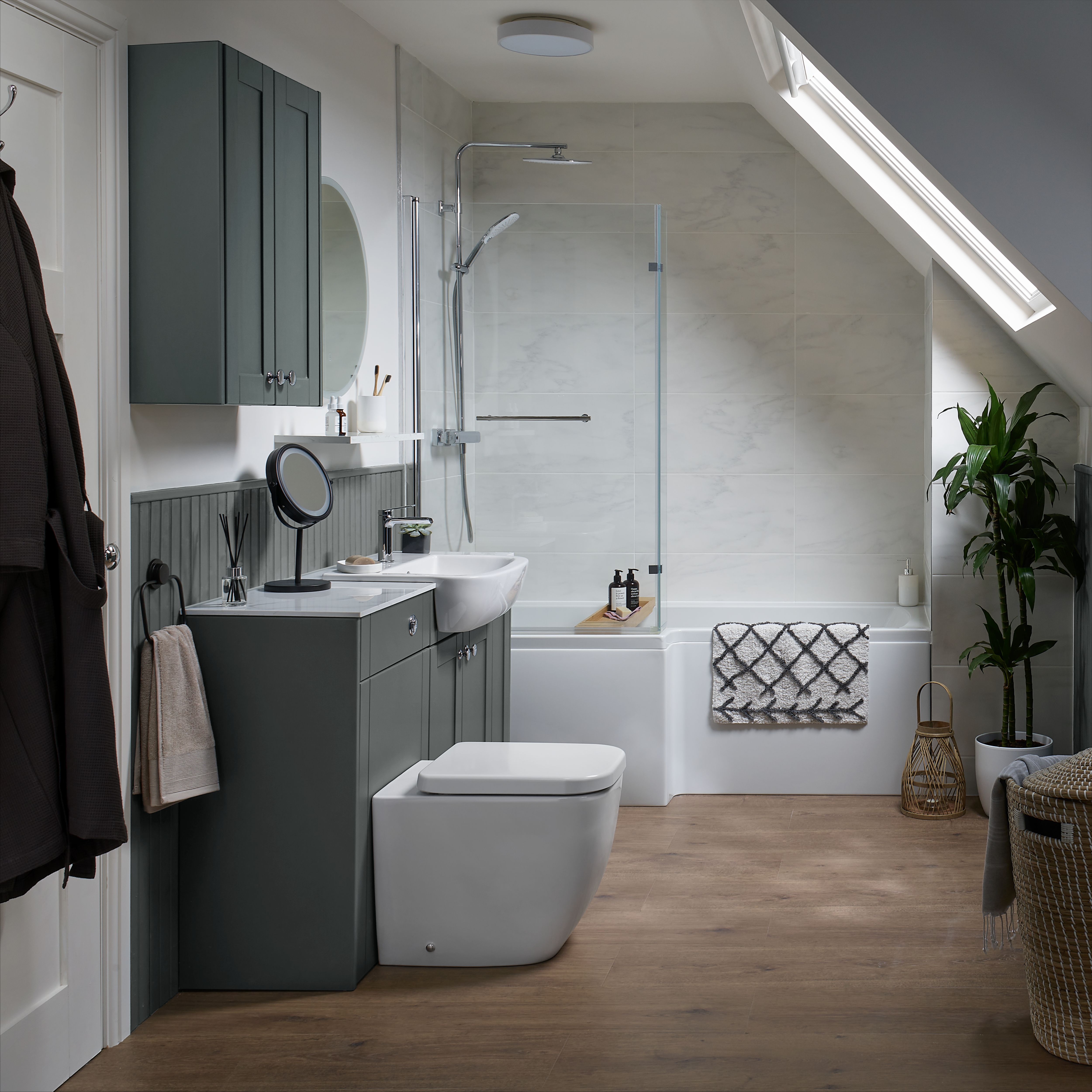 Cooke & Lewis Solarna L-shaped Shower Bath, panel & screen set, (L)1700mm (W)850mm