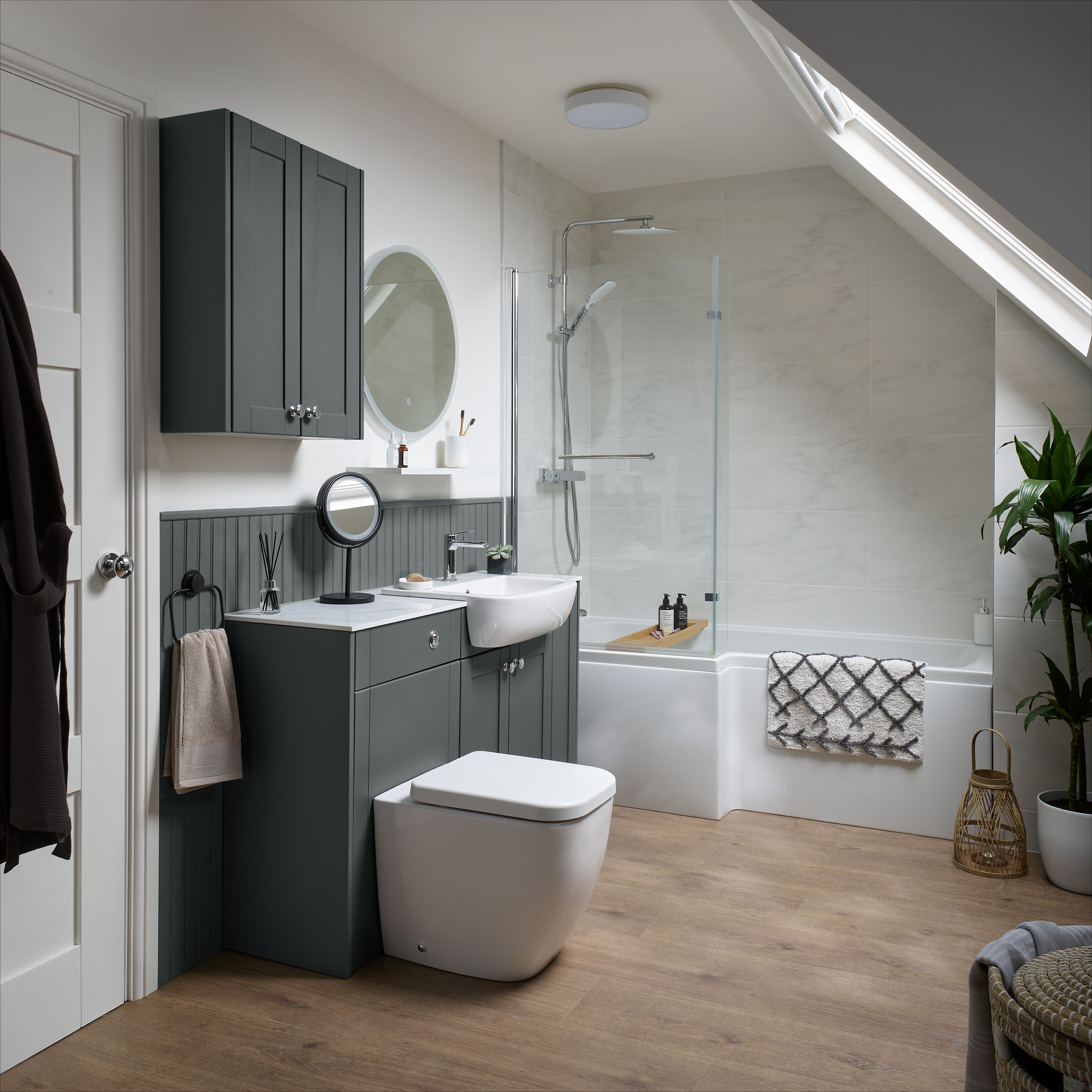 Cooke & Lewis Solarna L-shaped Shower Bath, panel & screen set, (L)1700mm (W)850mm