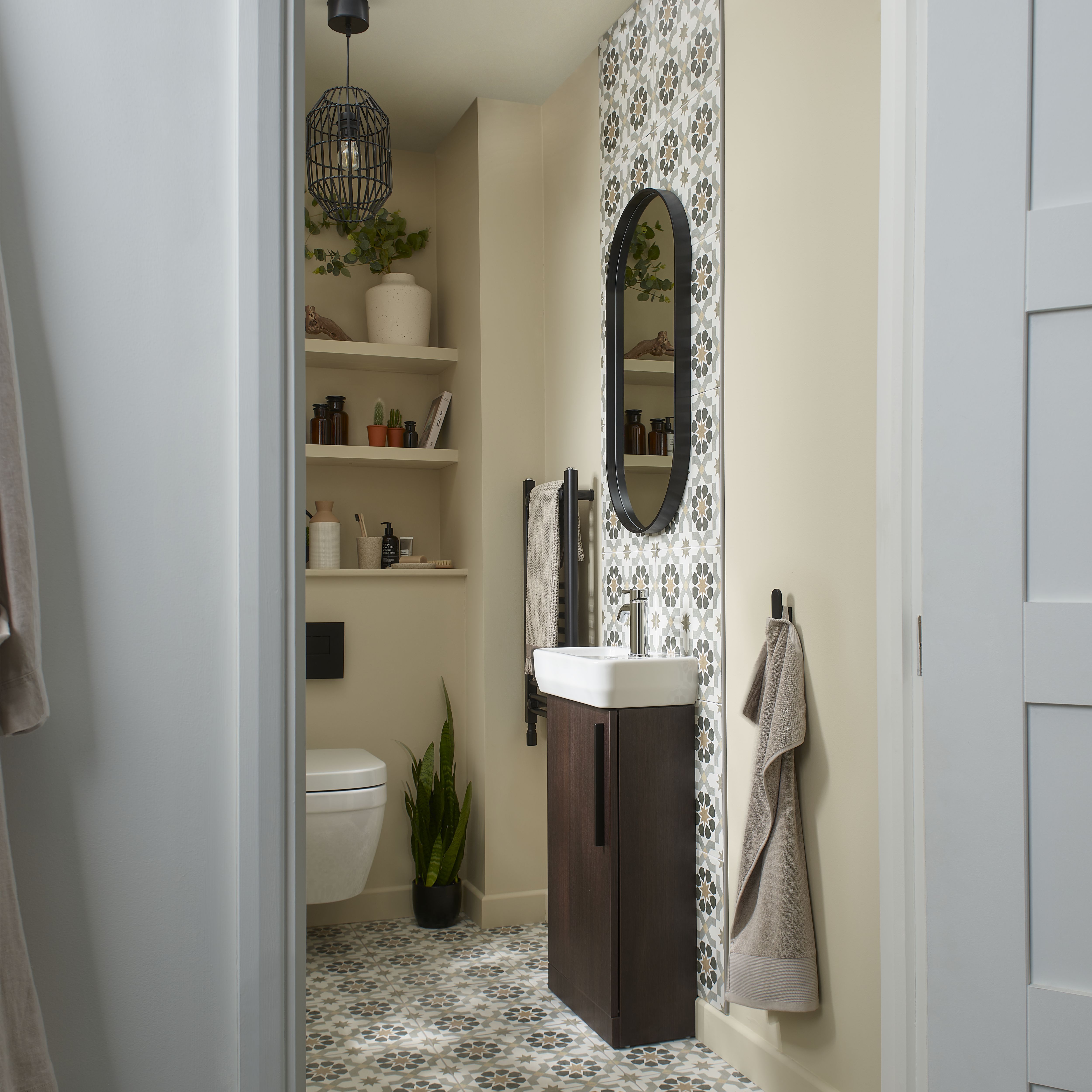 Croydex Matt Black Round Freestanding Bathroom Illuminated Cosmetic mirror (H)35.9cm (W)23.5cm