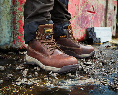 Dewalt apprentice cheap safety boots