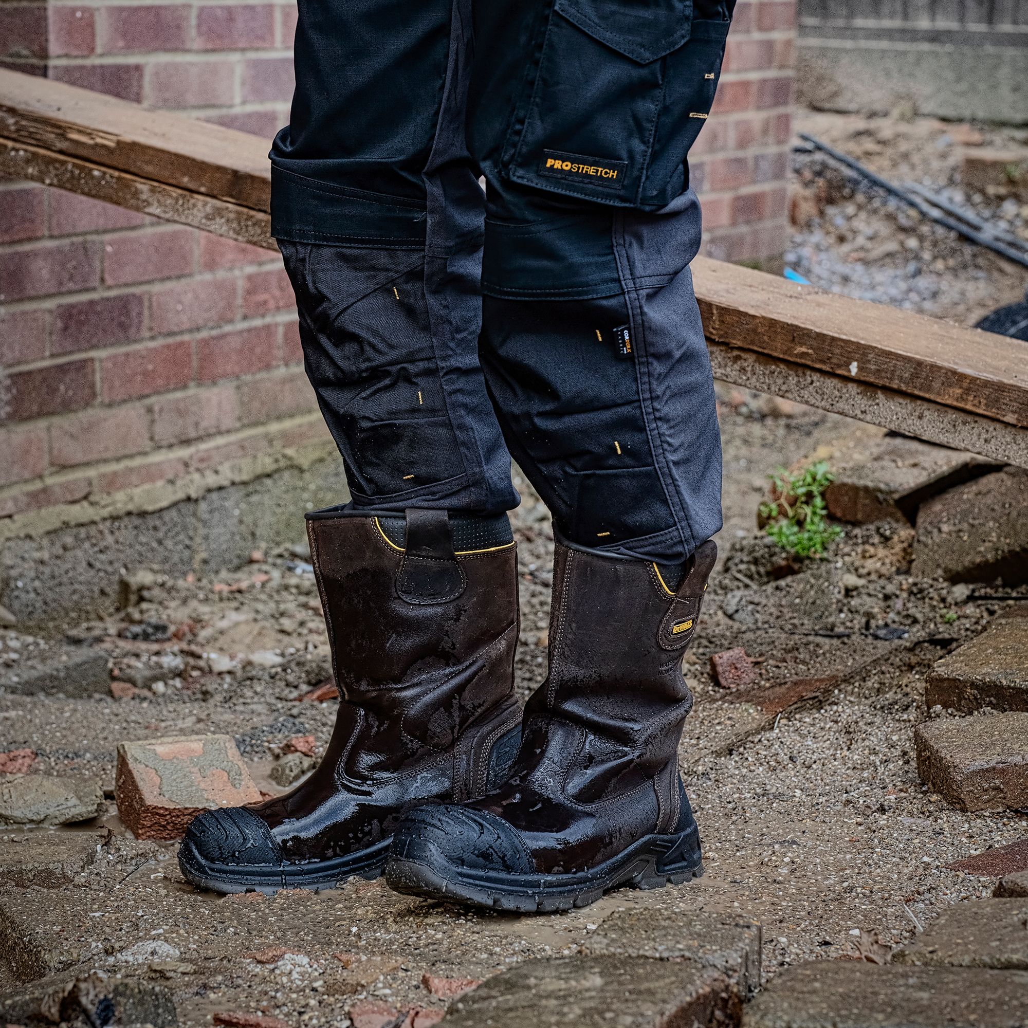 DeWalt Millington Brown Safety rigger boots, Size 11