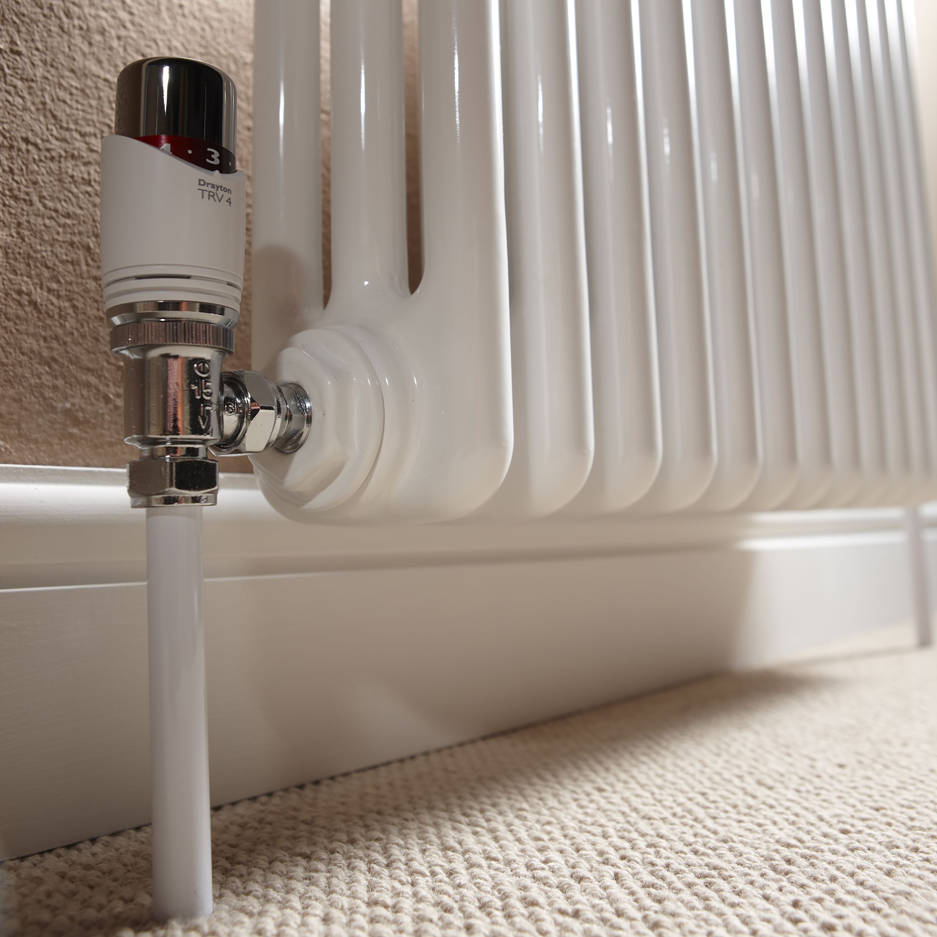 Drayton 07 05 180 White/chrome Angled Thermostatic Radiator valve & lockshield (Dia)15mm