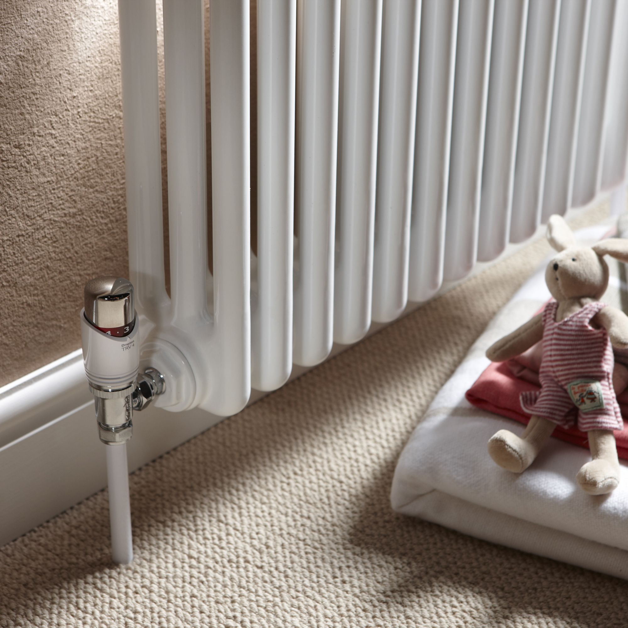 Drayton 07 05 180 White/chrome Angled Thermostatic Radiator valve & lockshield (Dia)15mm