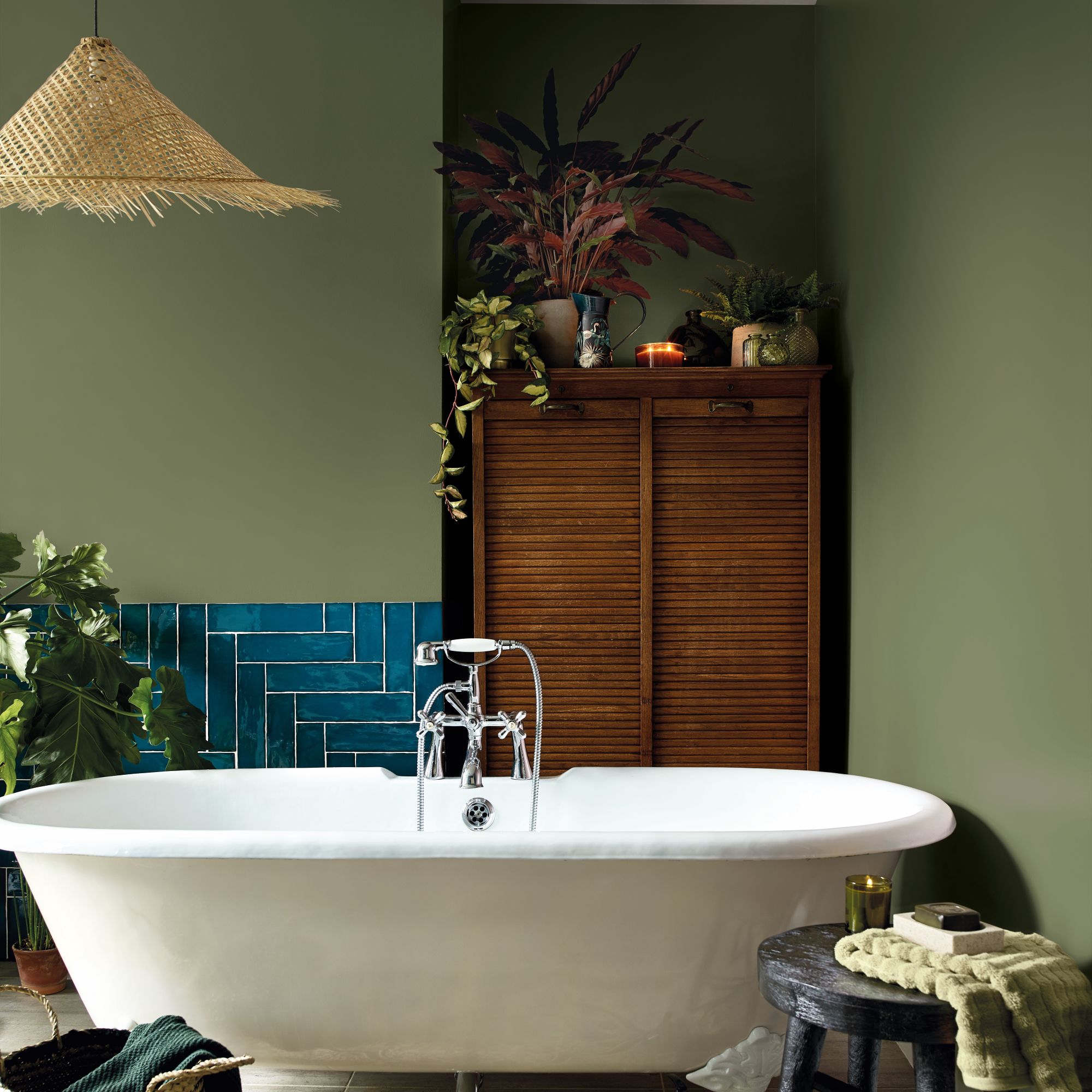Dulux Easycare Bathroom Guild Green Soft sheen Wall & ceiling Emulsion paint, 2.5L