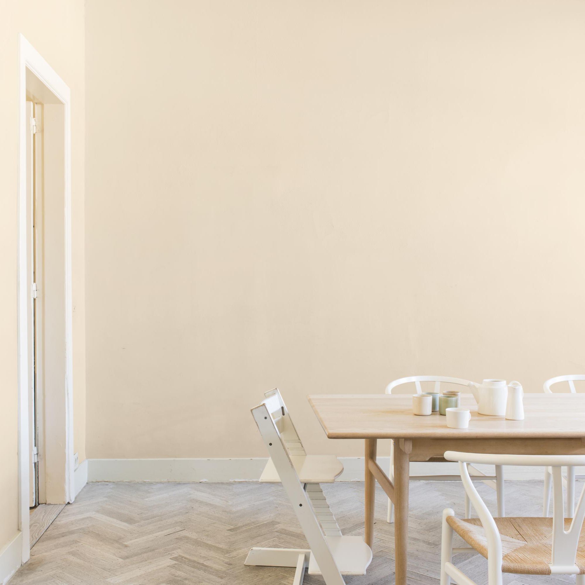 Dulux Walls & ceilings Magnolia Matt Emulsion paint, 5L