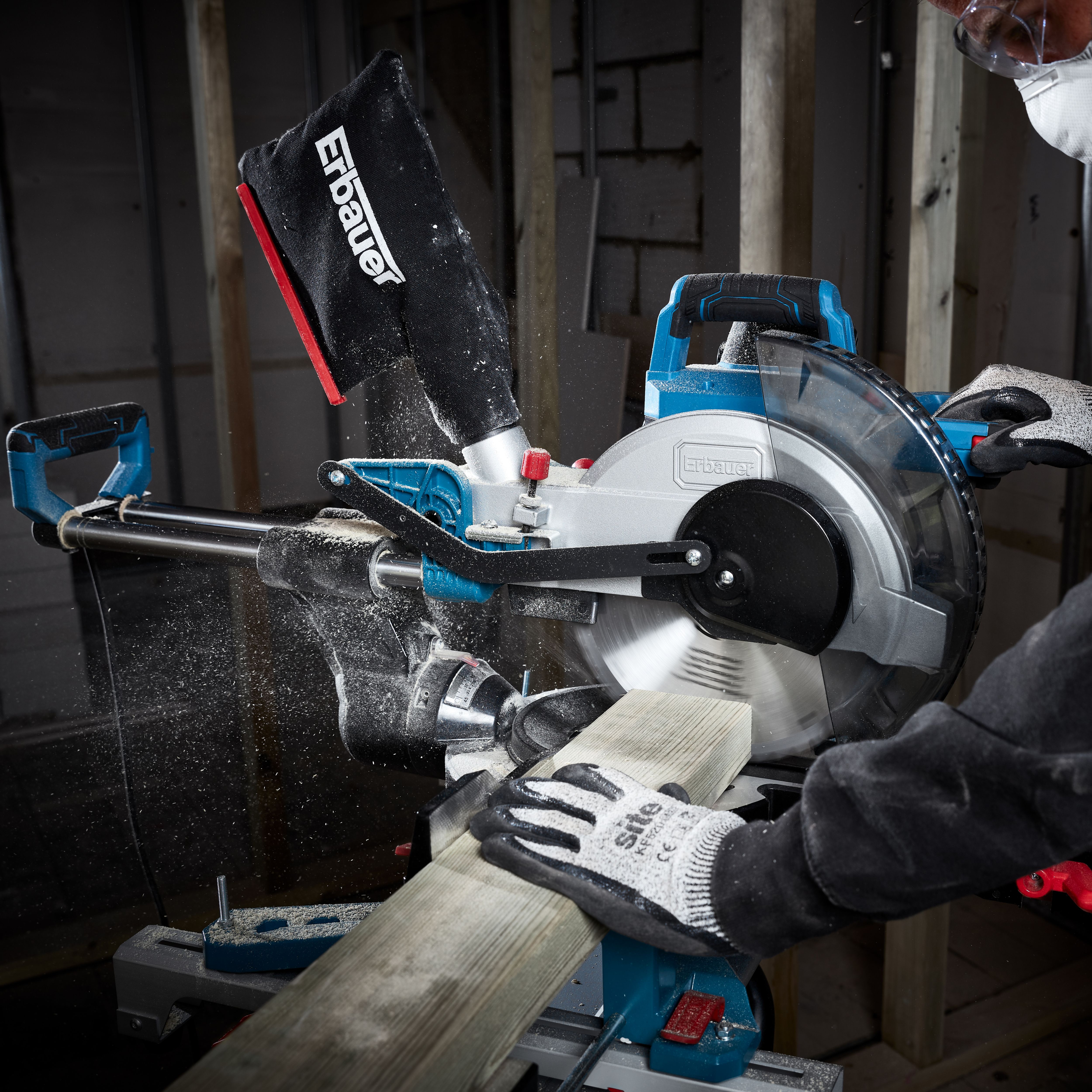 Erbauer 216mm sliding mitre outlet saw