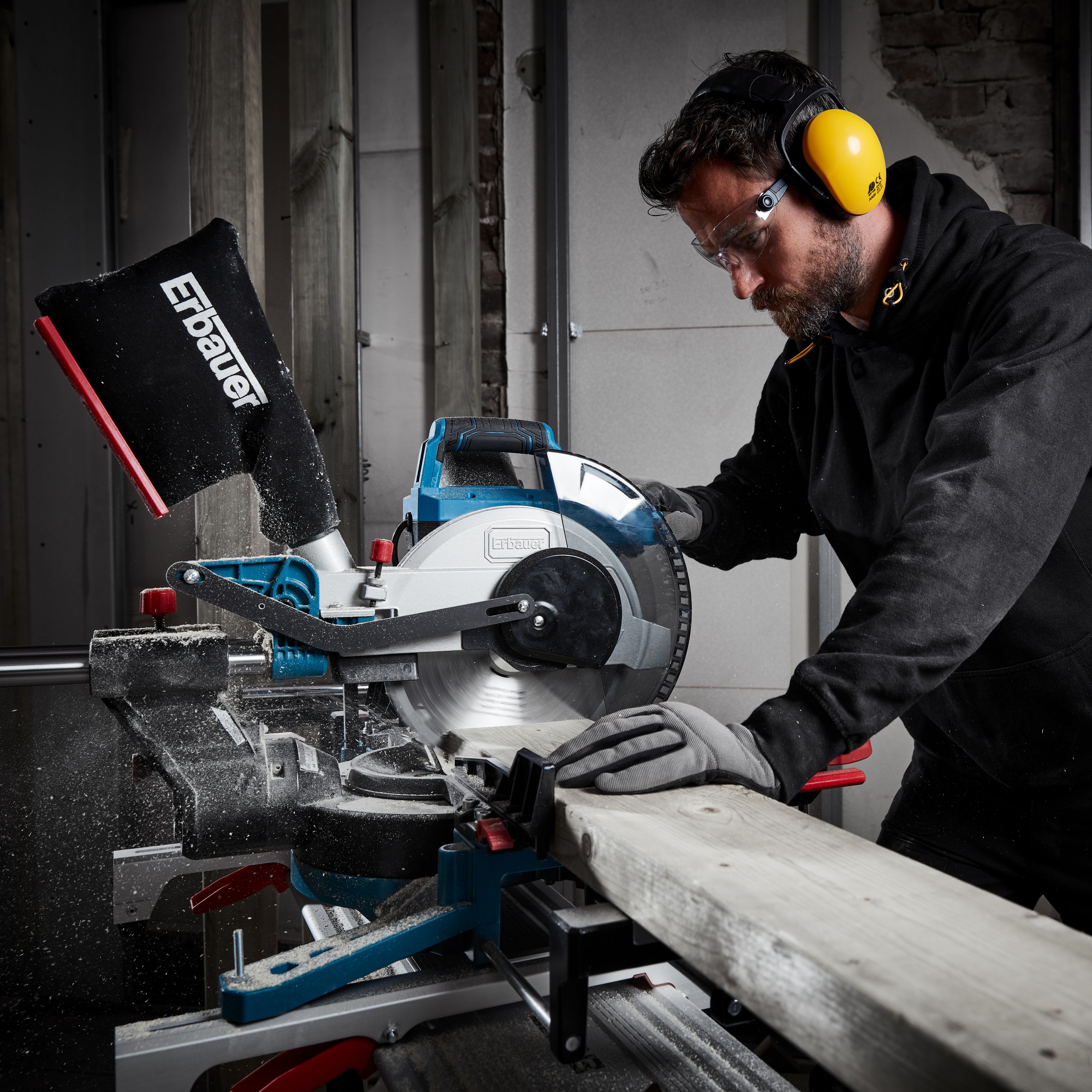 Compound mitre deals saw b&q