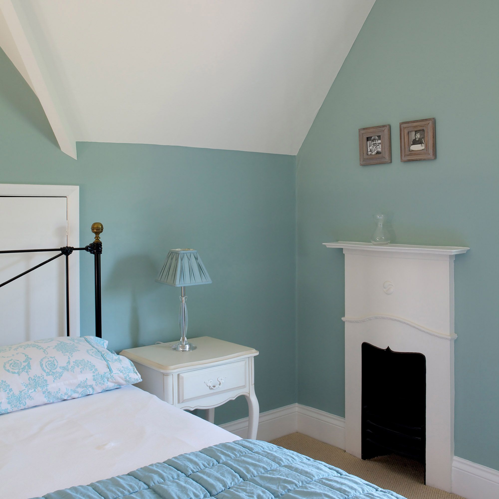 Farrow & Ball Modern Green Blue No.84 Matt Emulsion paint, 2.5L