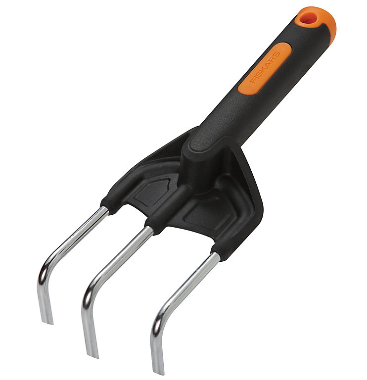 Fiskars Solid 3 prong Hand Cultivator | Tradepoint