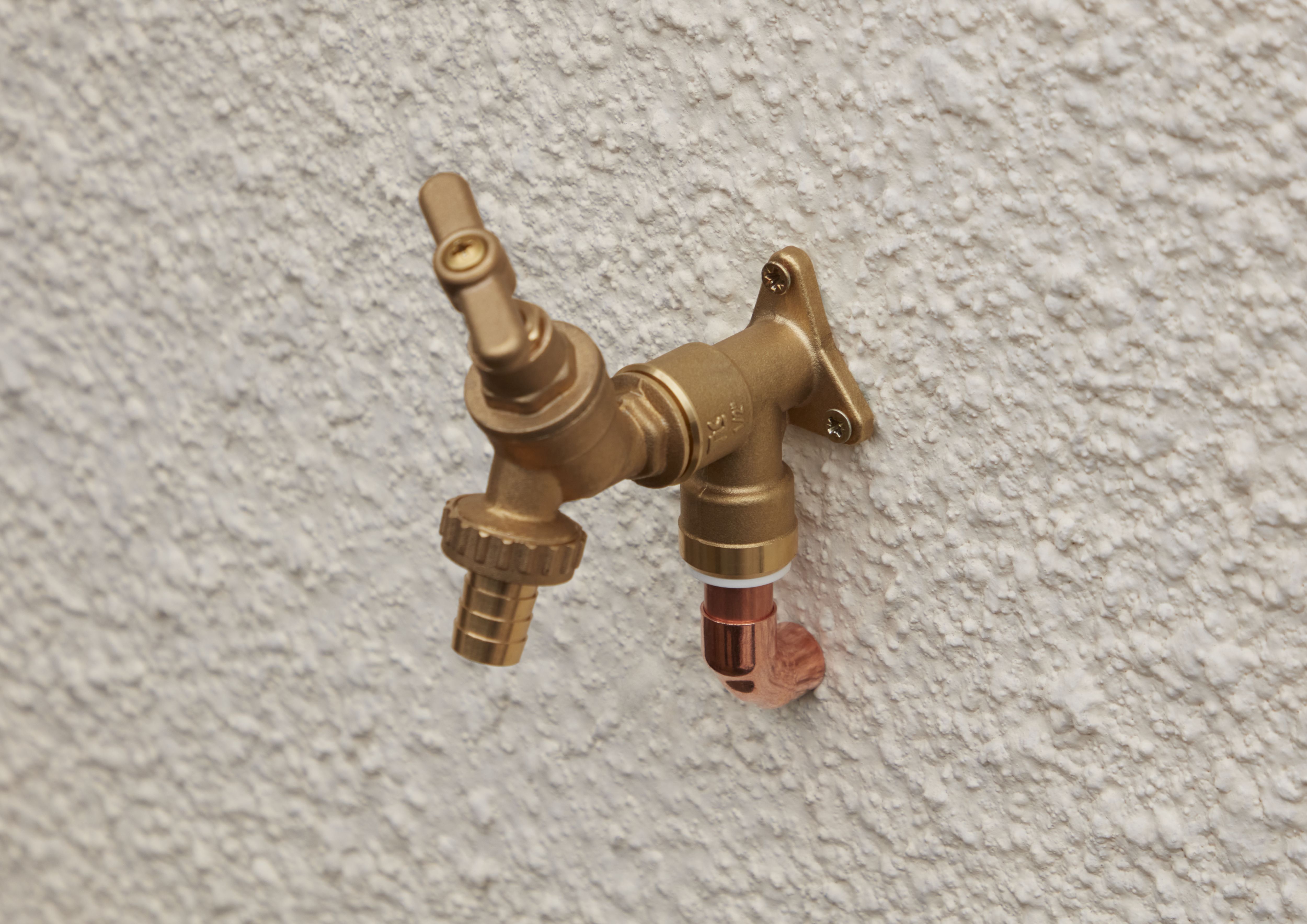 Flomasta Push-fit 90° Reducing Wallplate Elbow valve (Dia)15mm