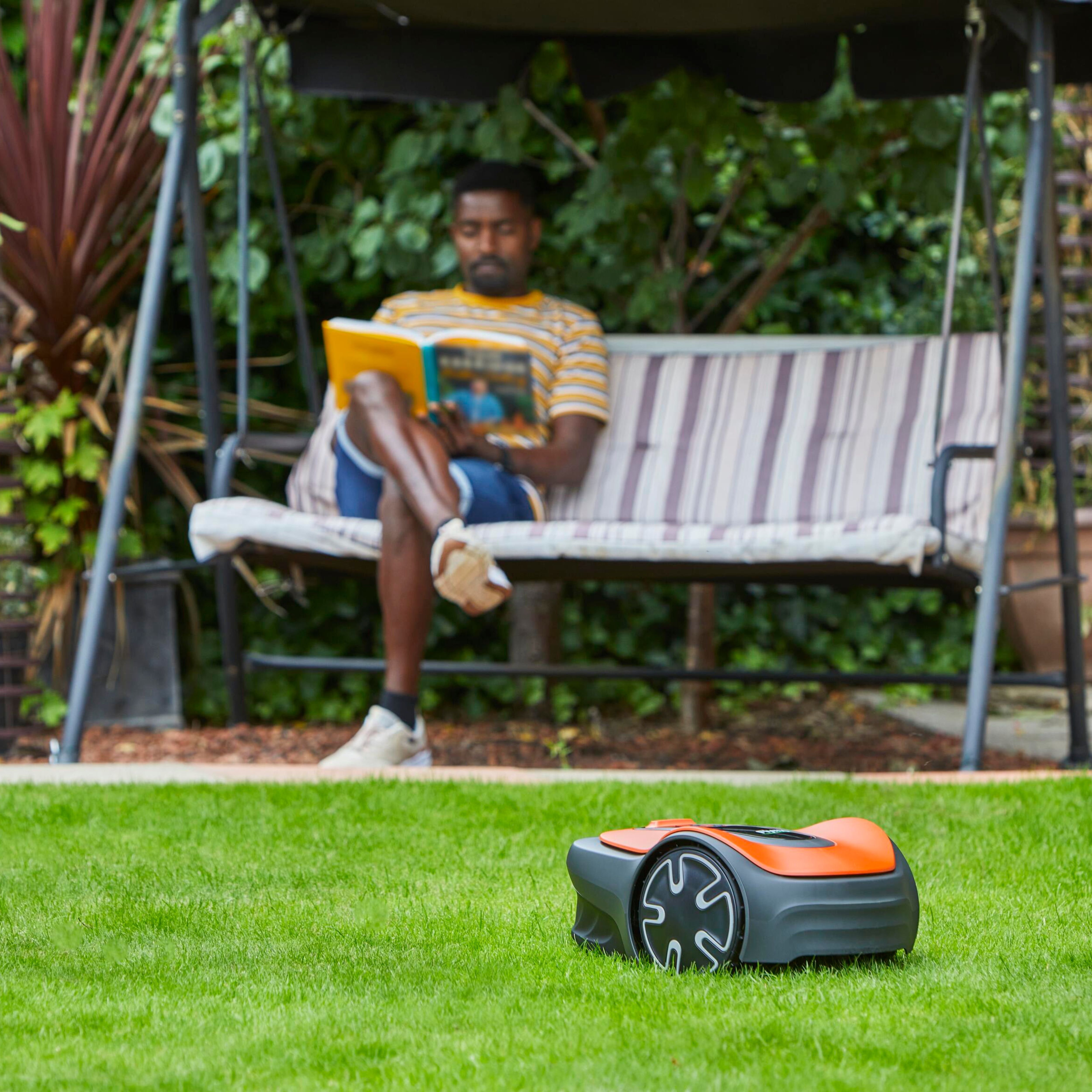 Flymo Easilife Go 250 Cordless Robotic lawnmower