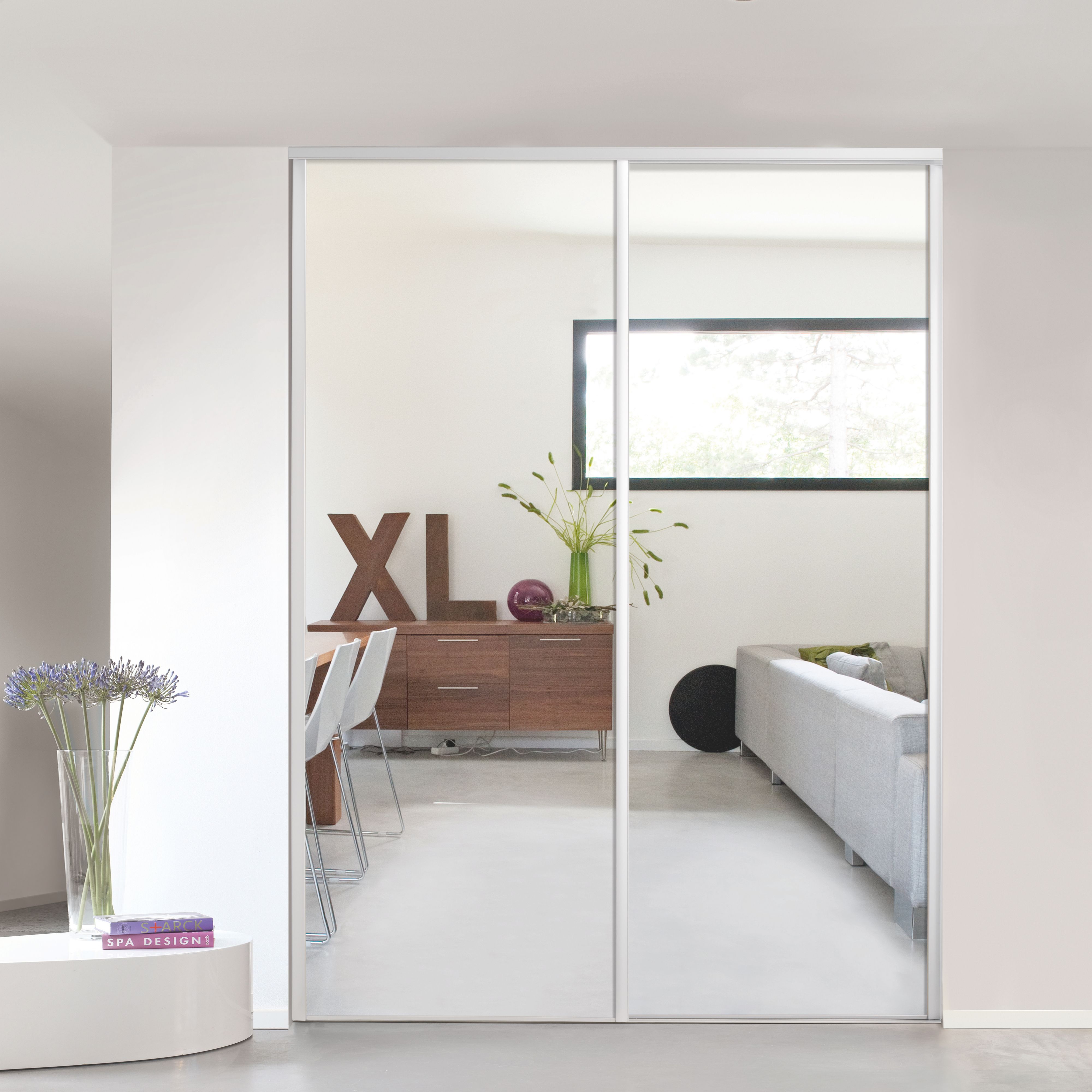 Form Valla Minimalist White Mirrored Sliding wardrobe door, (H) 2260mm x (W) 772mm
