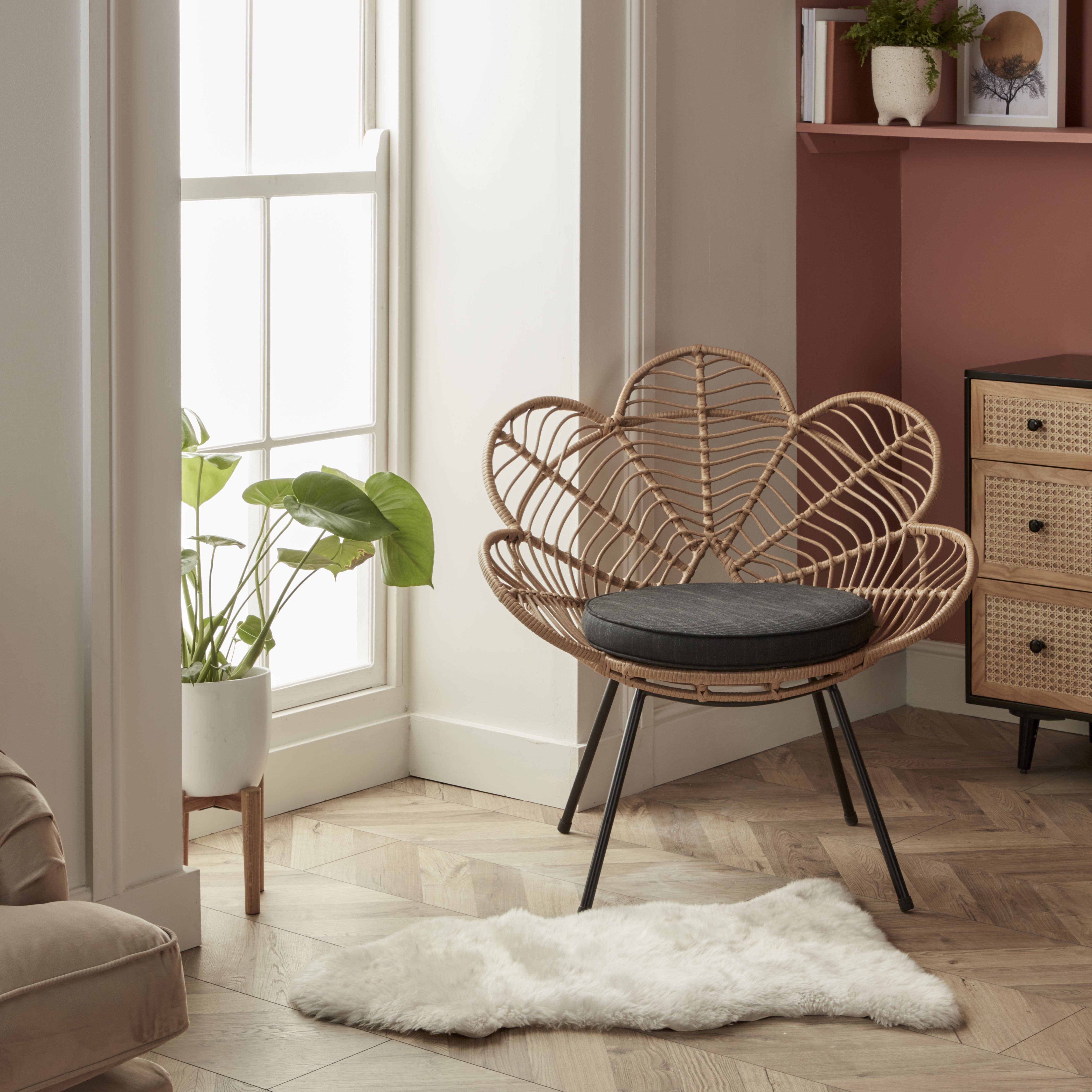 Frula Rattan effect Flower Occasional chair (H)860mm (W)840mm (D)700mm