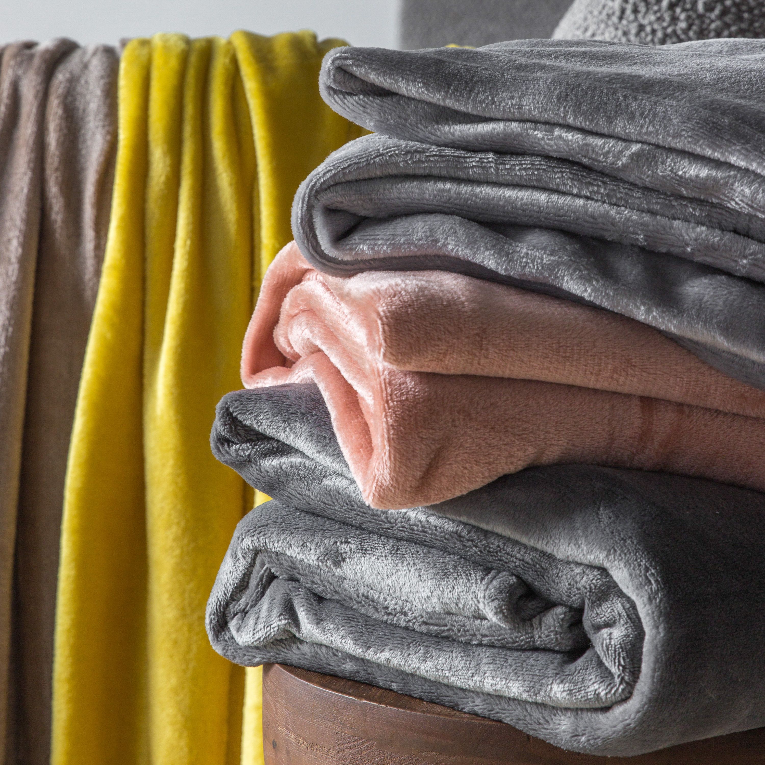 Gallery™ Silver Flannel Fleece Plain Throw (L) 180cm x (W) 140cm