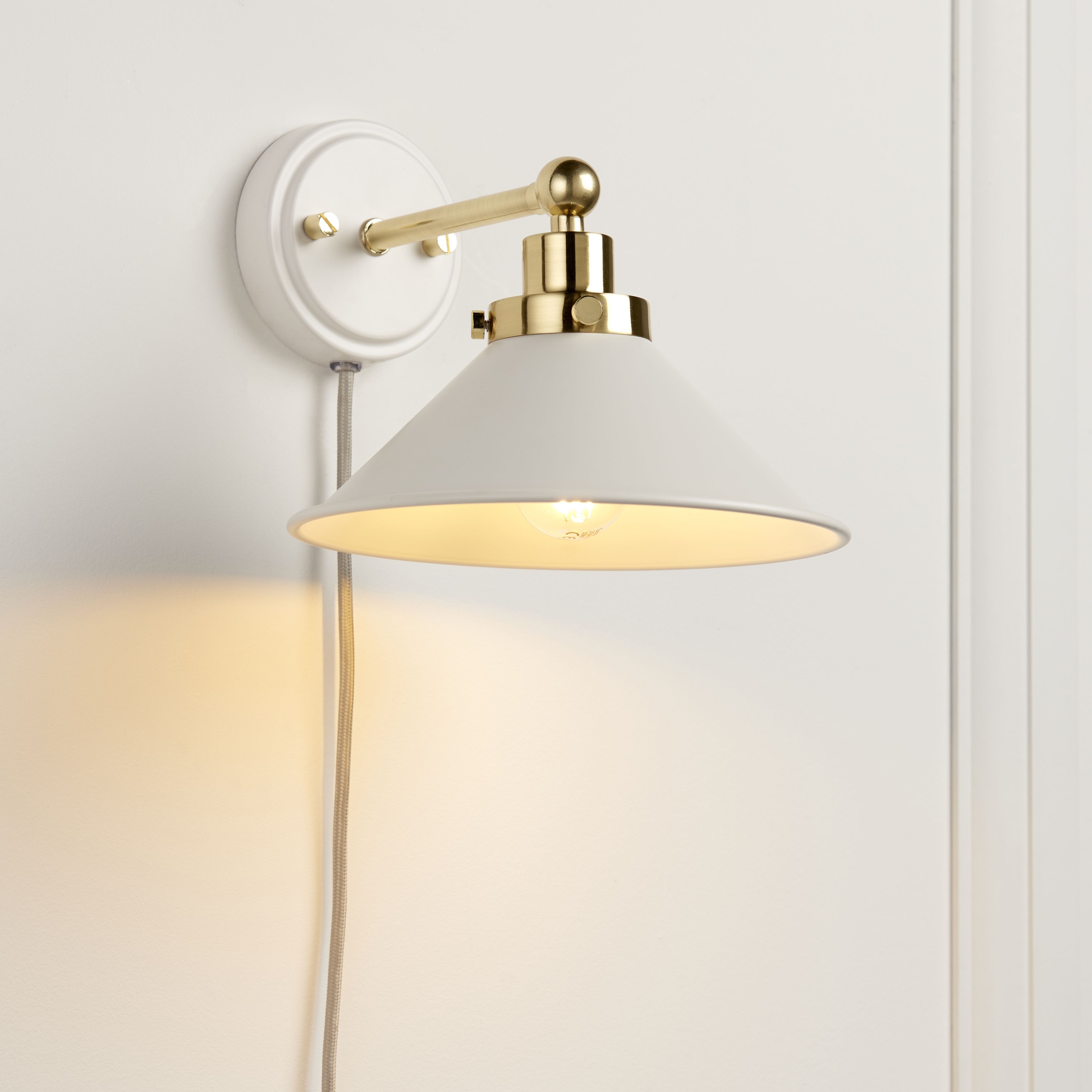 Plug in deals gold wall light