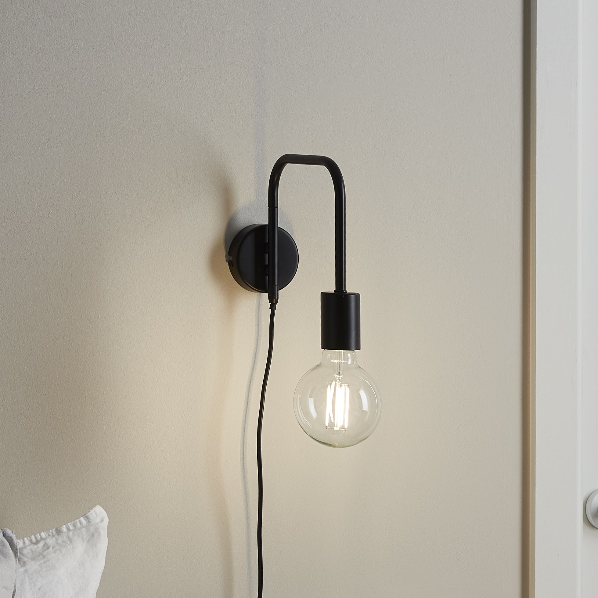 Ghlin Matt Black Plug-in Wall light