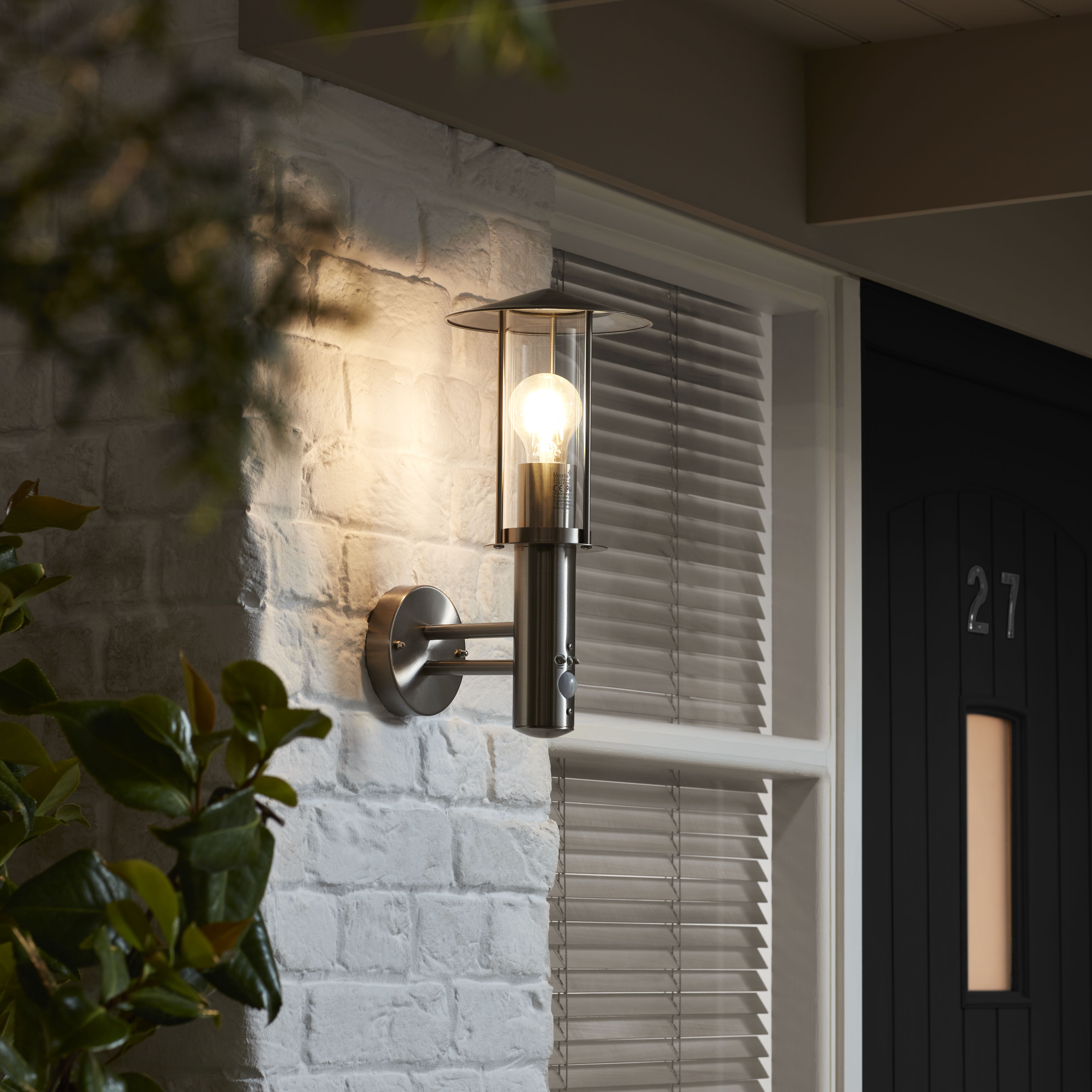 GoodHome Chignik Fixed Stainless steel PIR Motion sensor Outdoor Wall light 60W