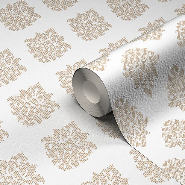GoodHome Cloezia Beige & white Damask Fabric effect Textured Wallpaper |  Tradepoint