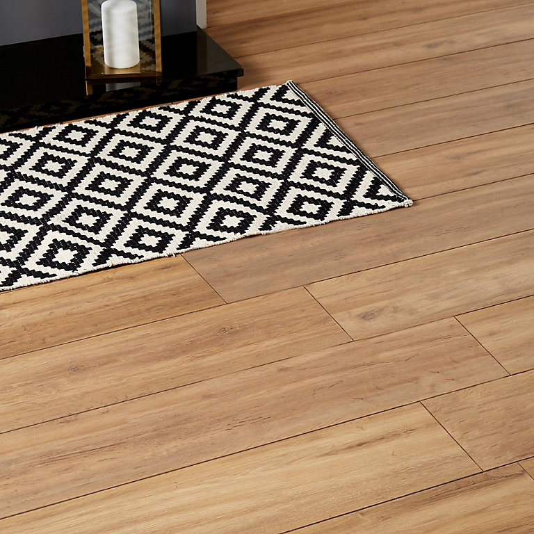 Goodhome Devonport Natural Oak Effect, Laminate Tile Flooring Kitchen B Q