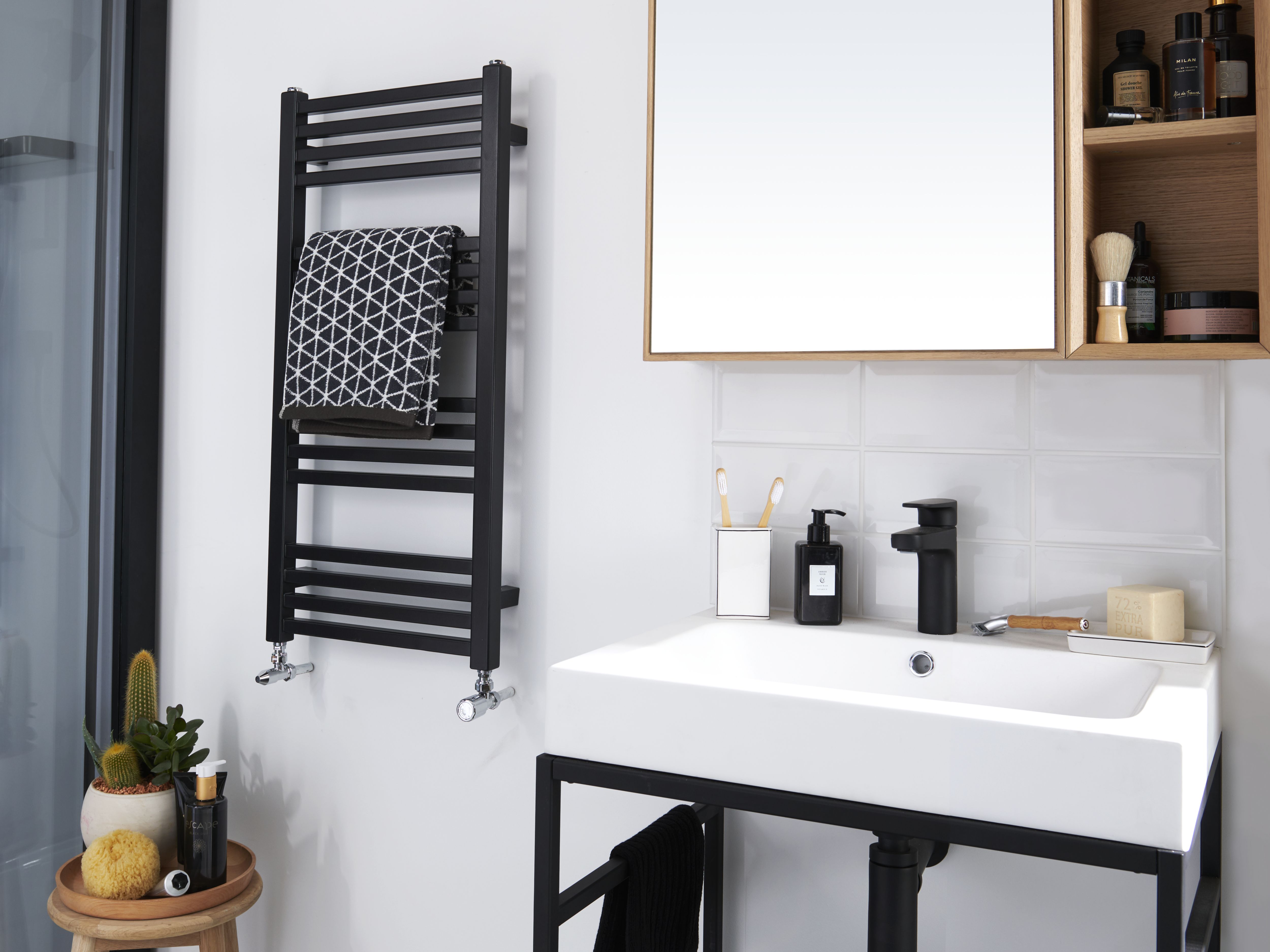GoodHome Duala, Black Vertical Flat Towel radiator (W)400mm x (H)828mm