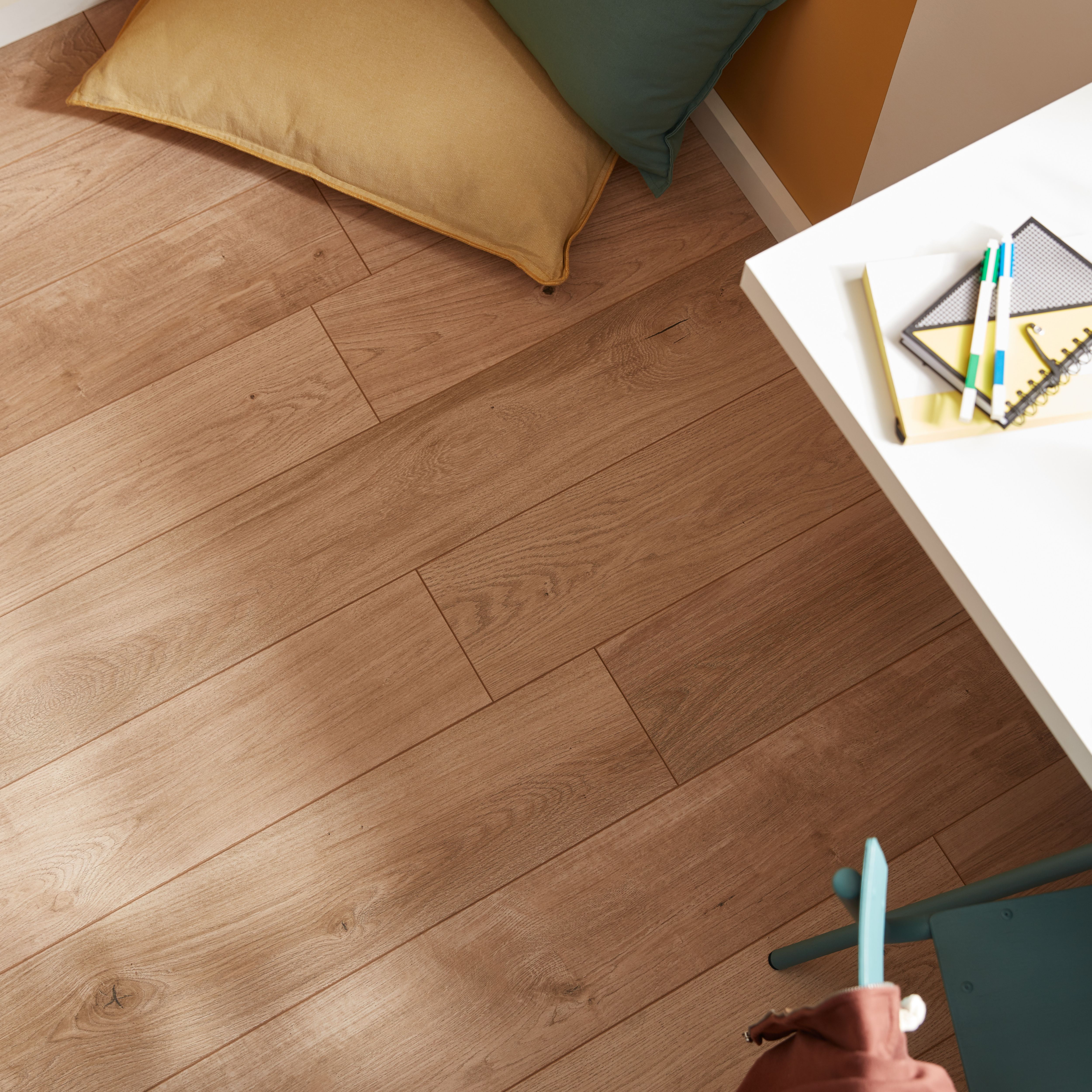 GoodHome Gladstone Natural Oak effect Laminate flooring, 2m² Pack